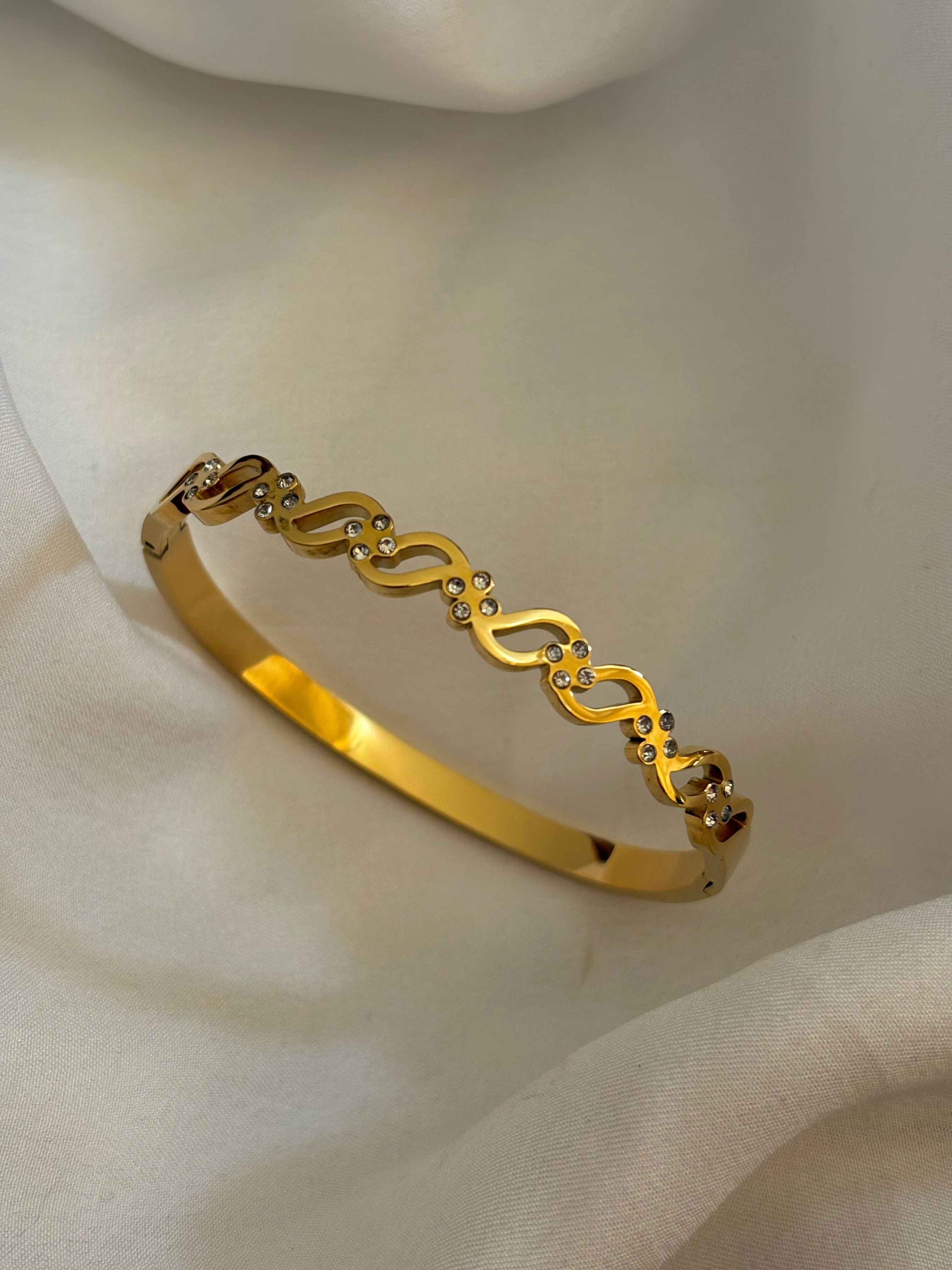 Wavy bracelet