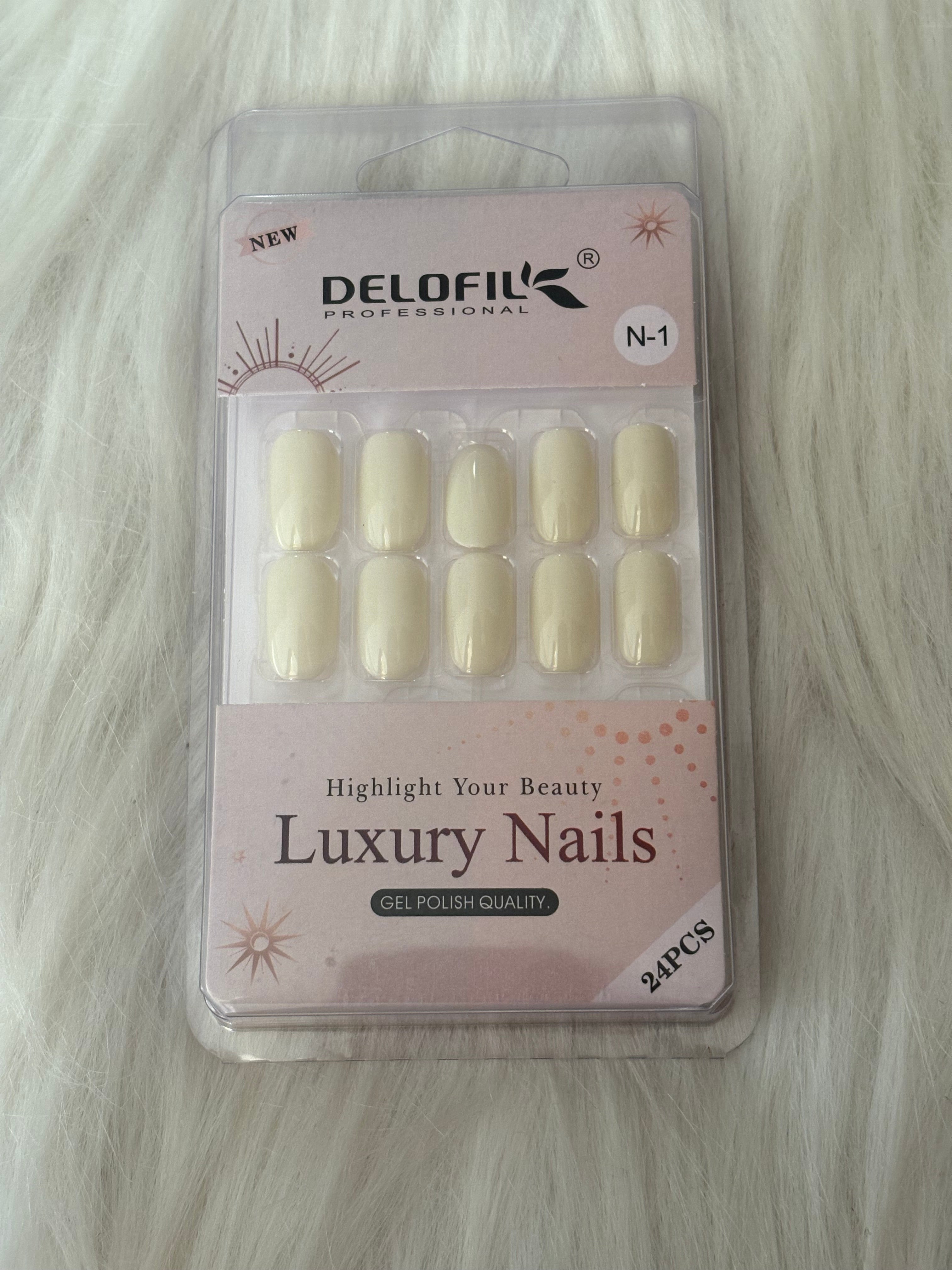 Everyday luxe nails