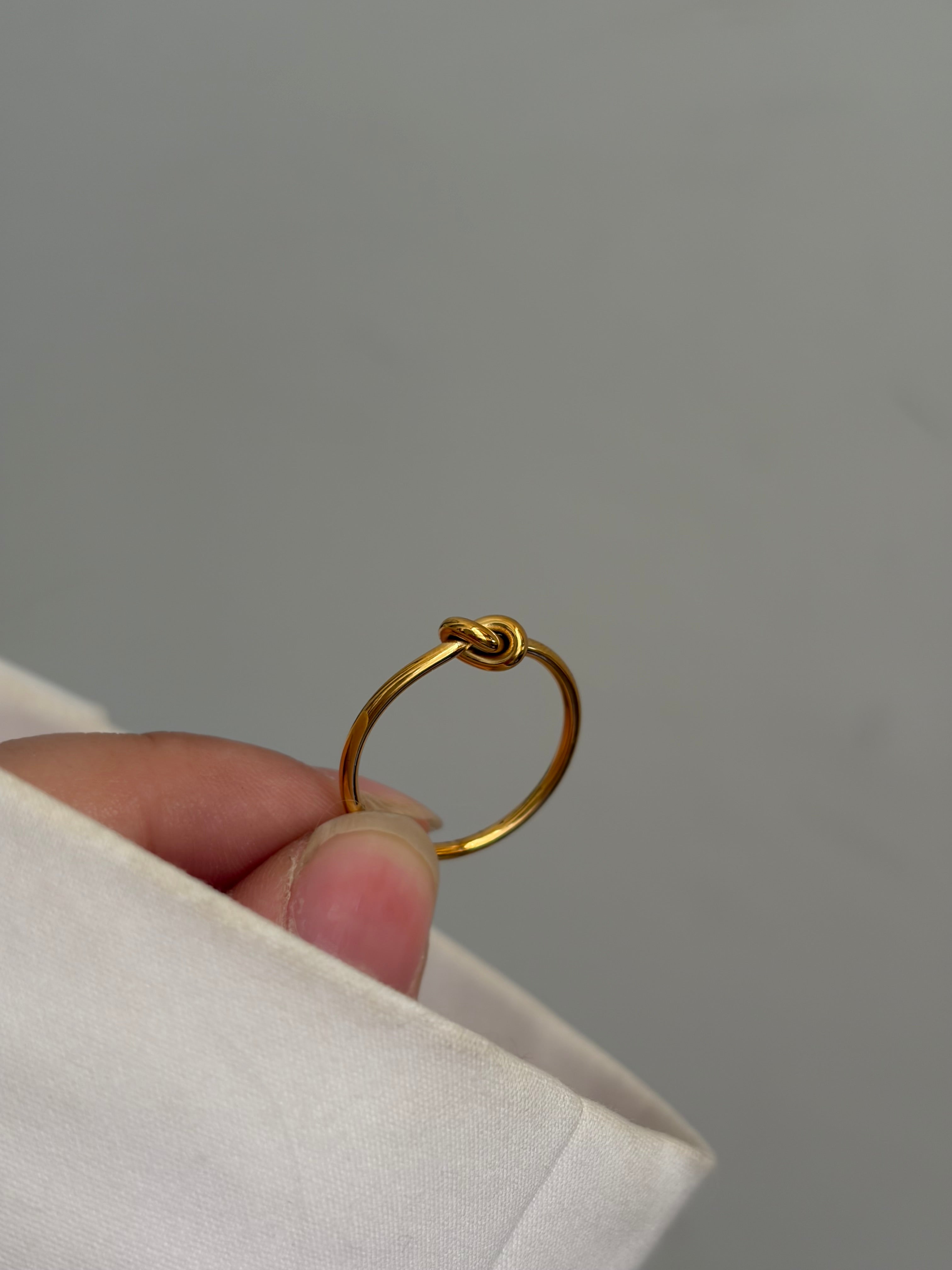 Knot ring