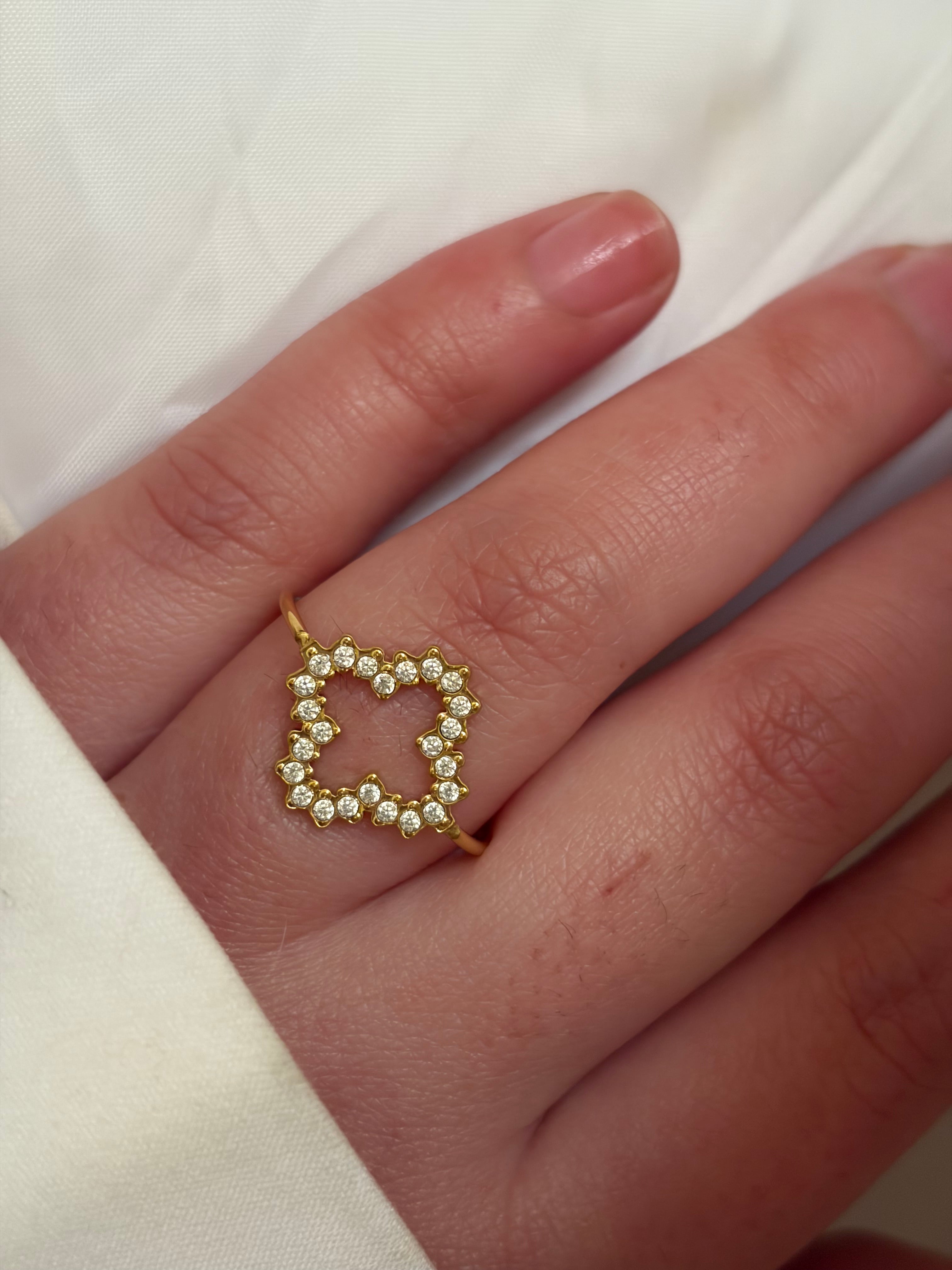 Clover studded ring