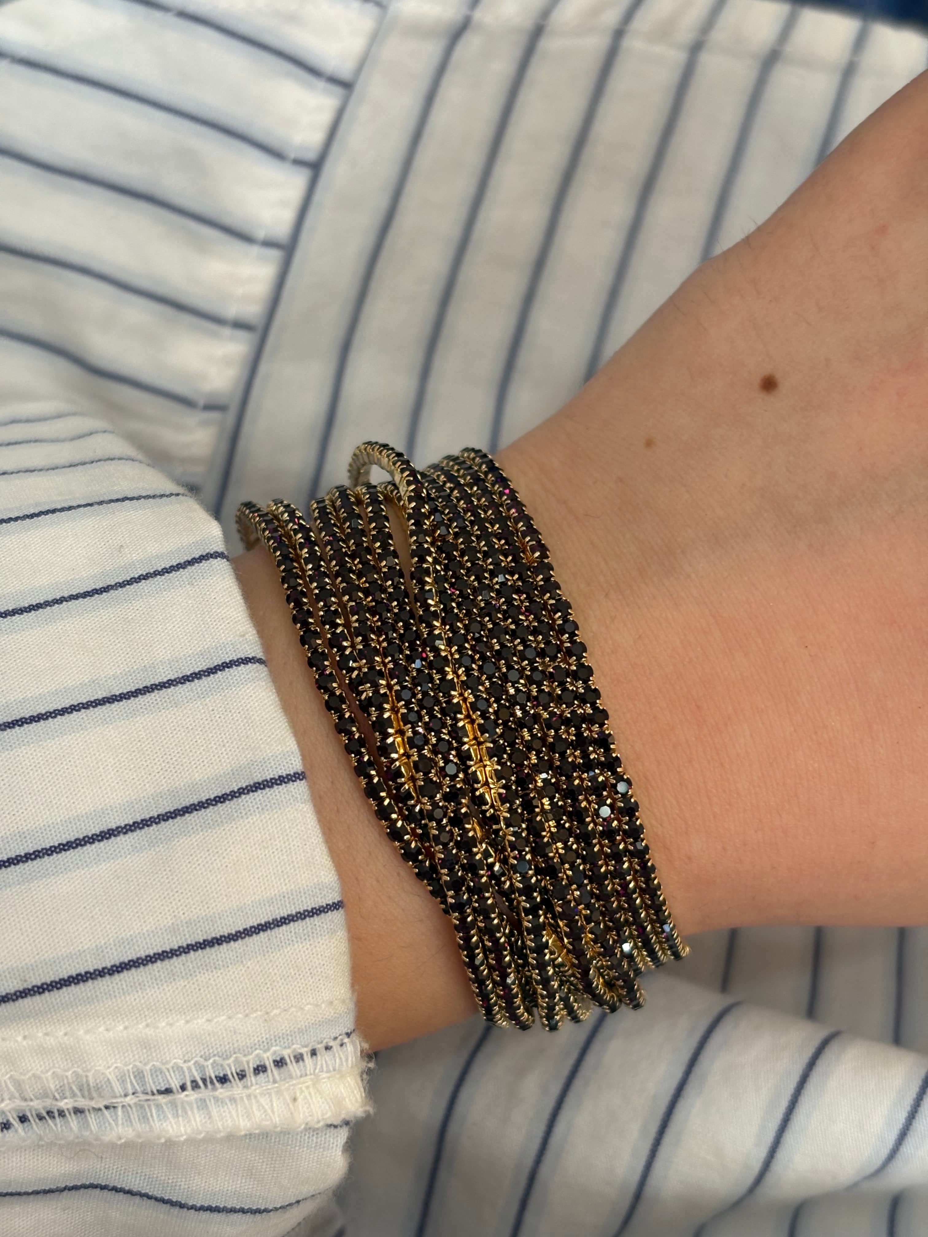 Black stretchable bracelet