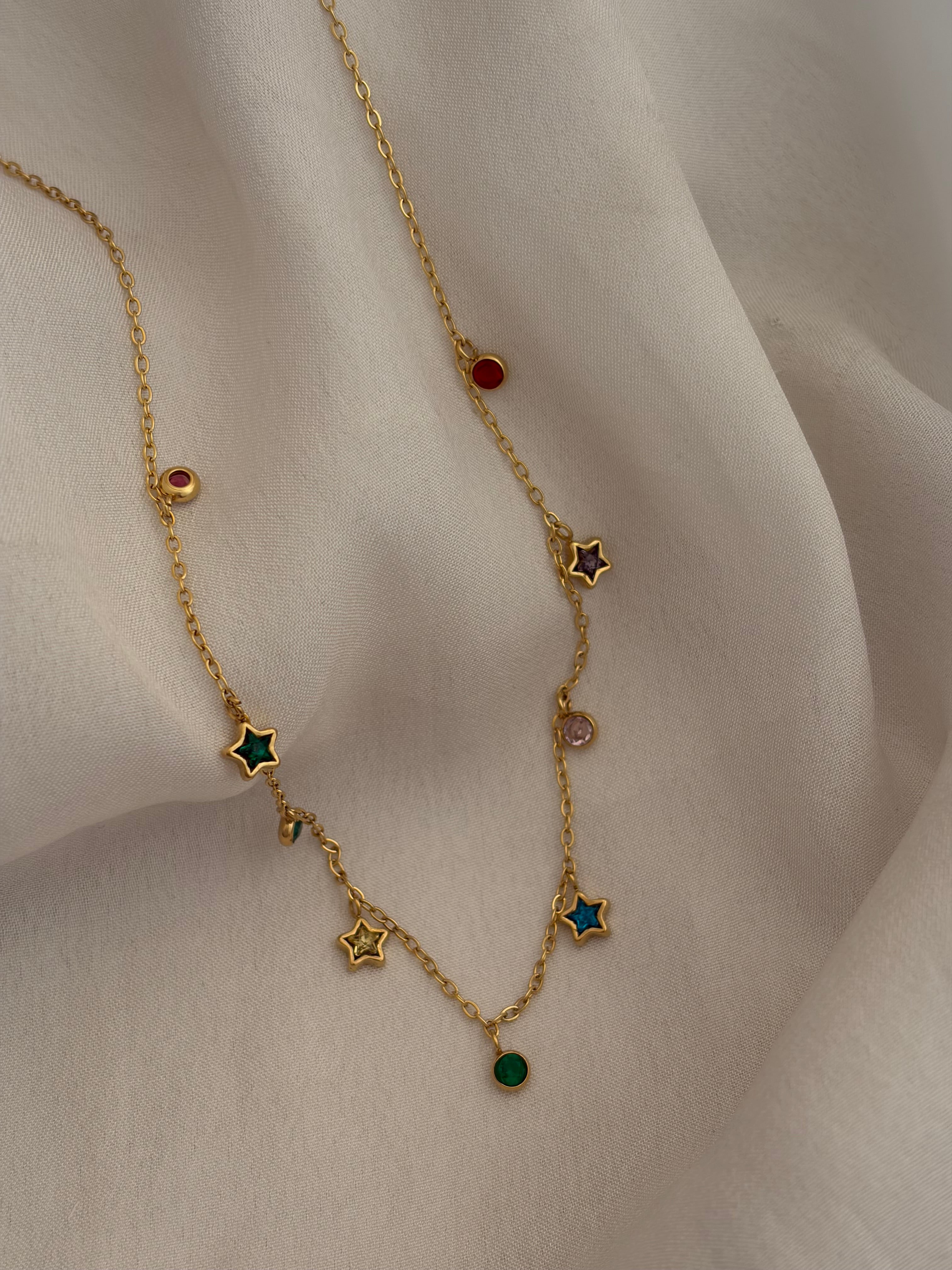 Dainty star necklace