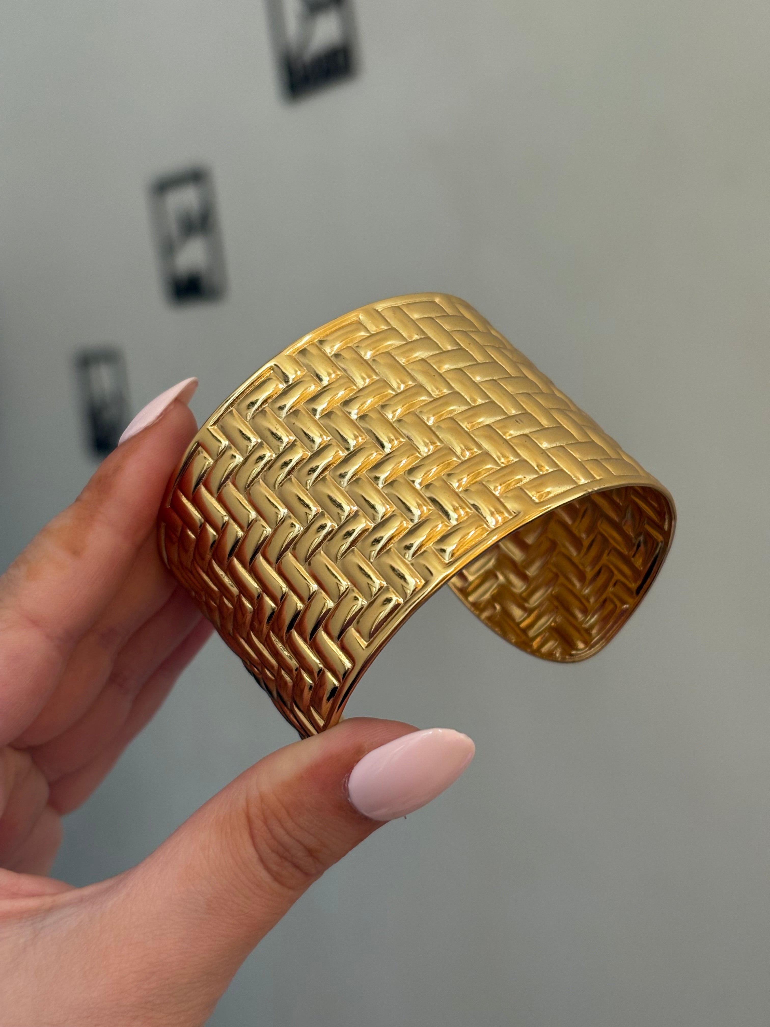 Armor cuff