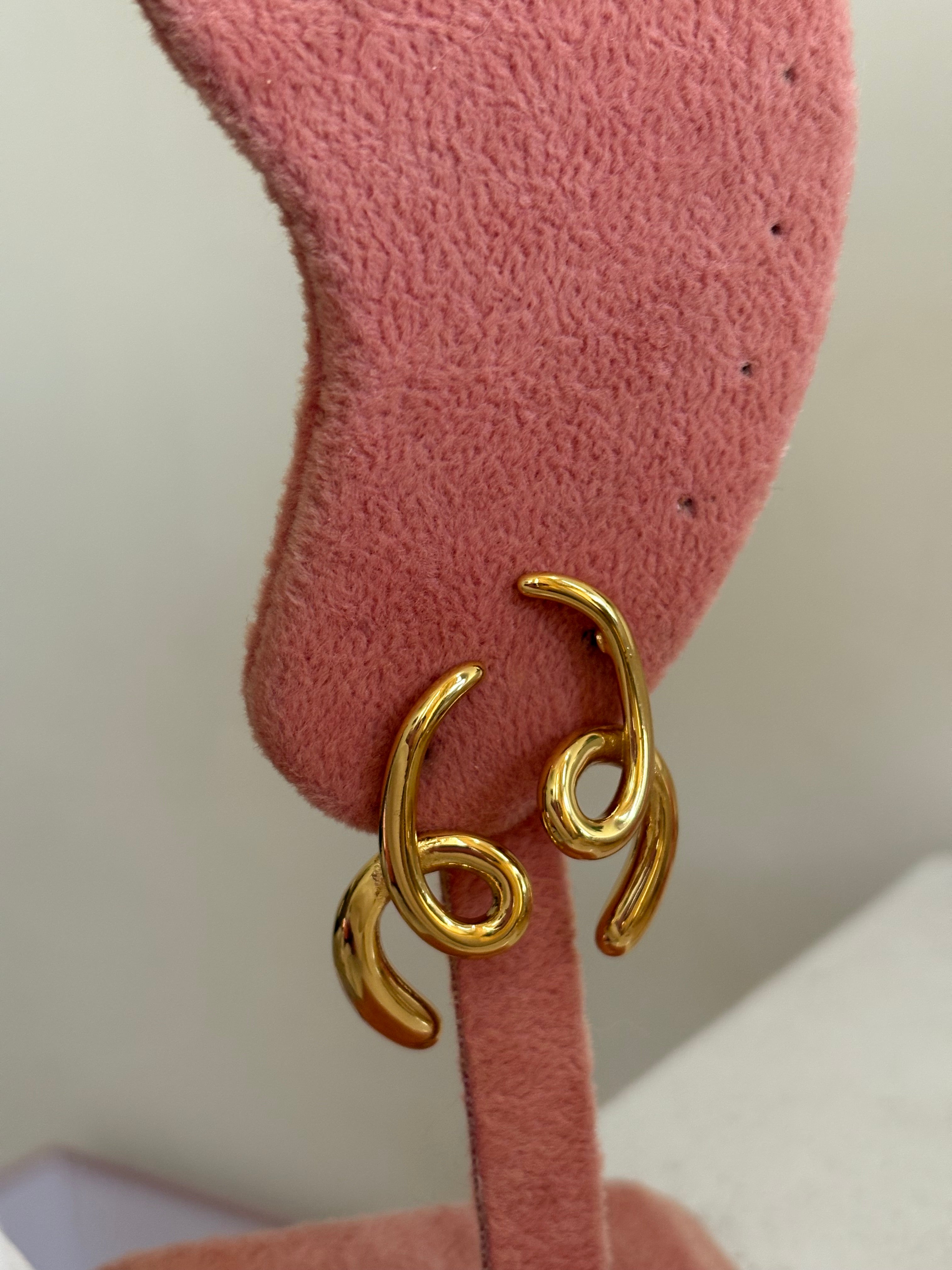 Curve earrings