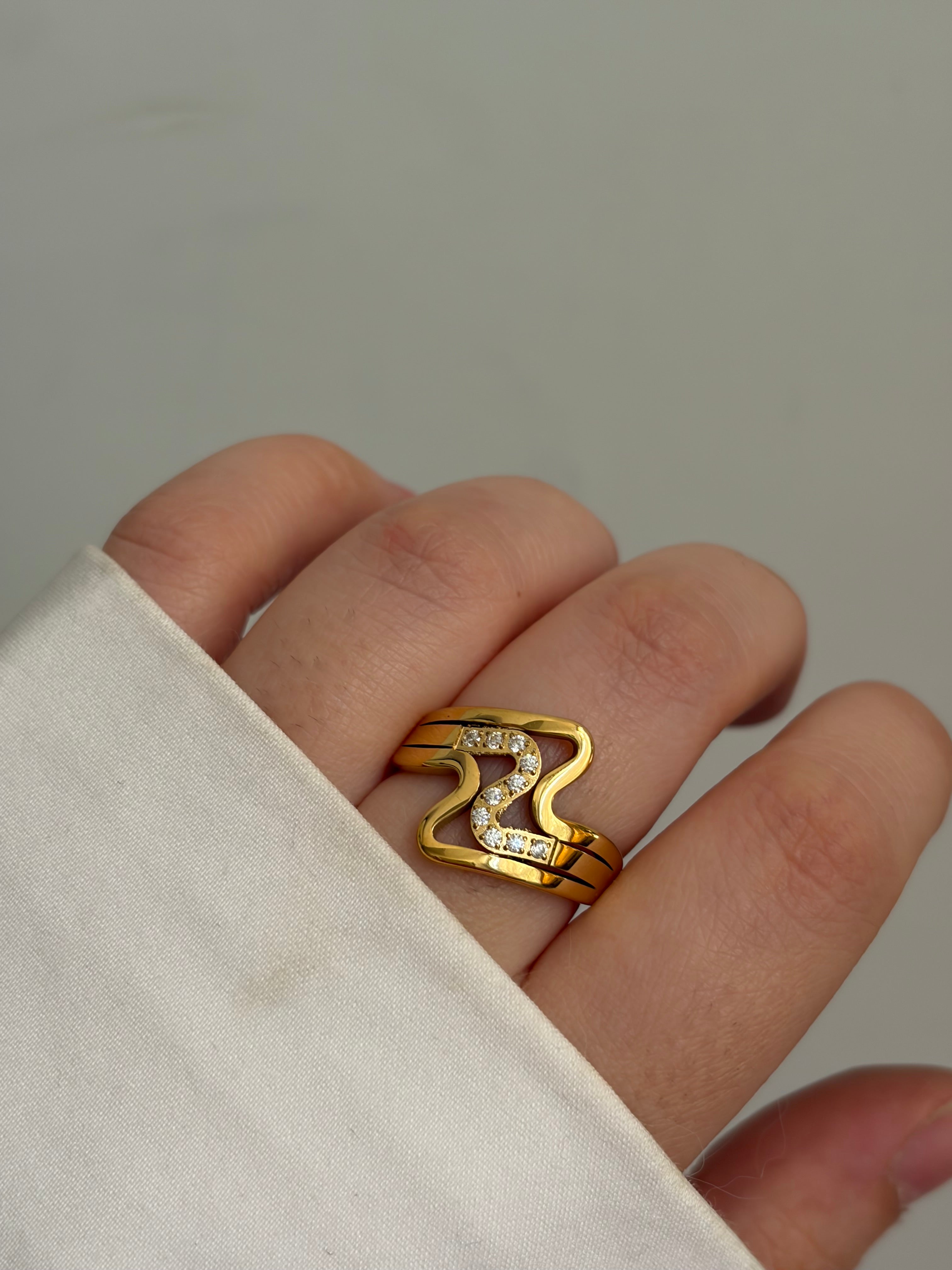 Swirl ring