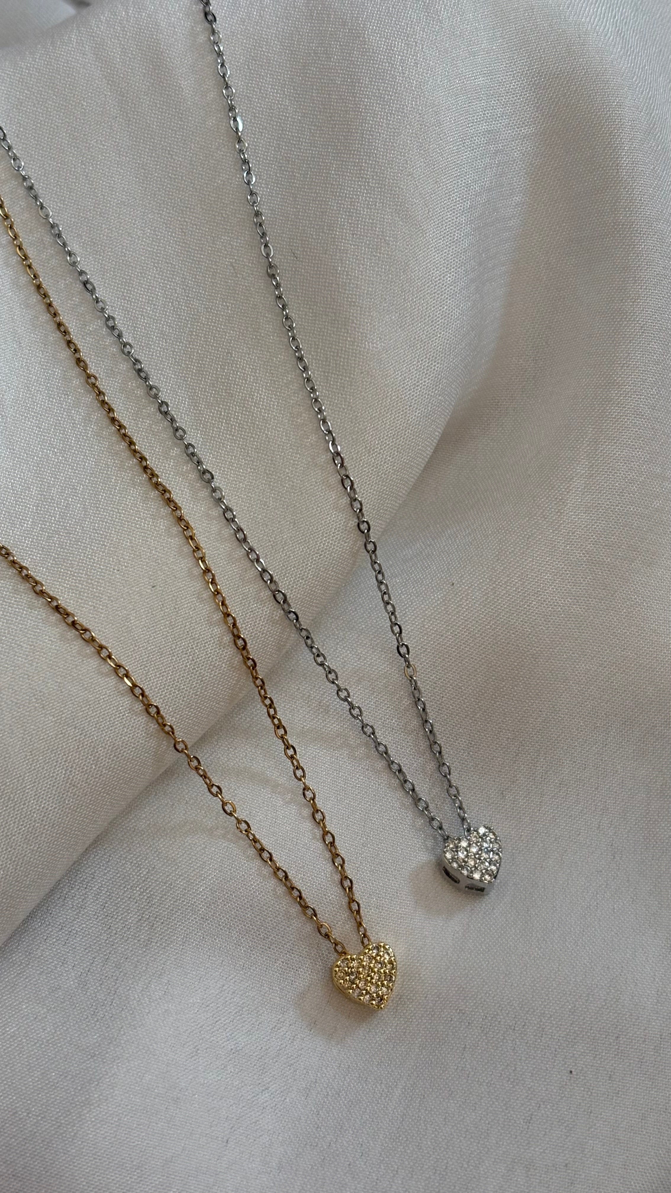 Minimal heart necklace