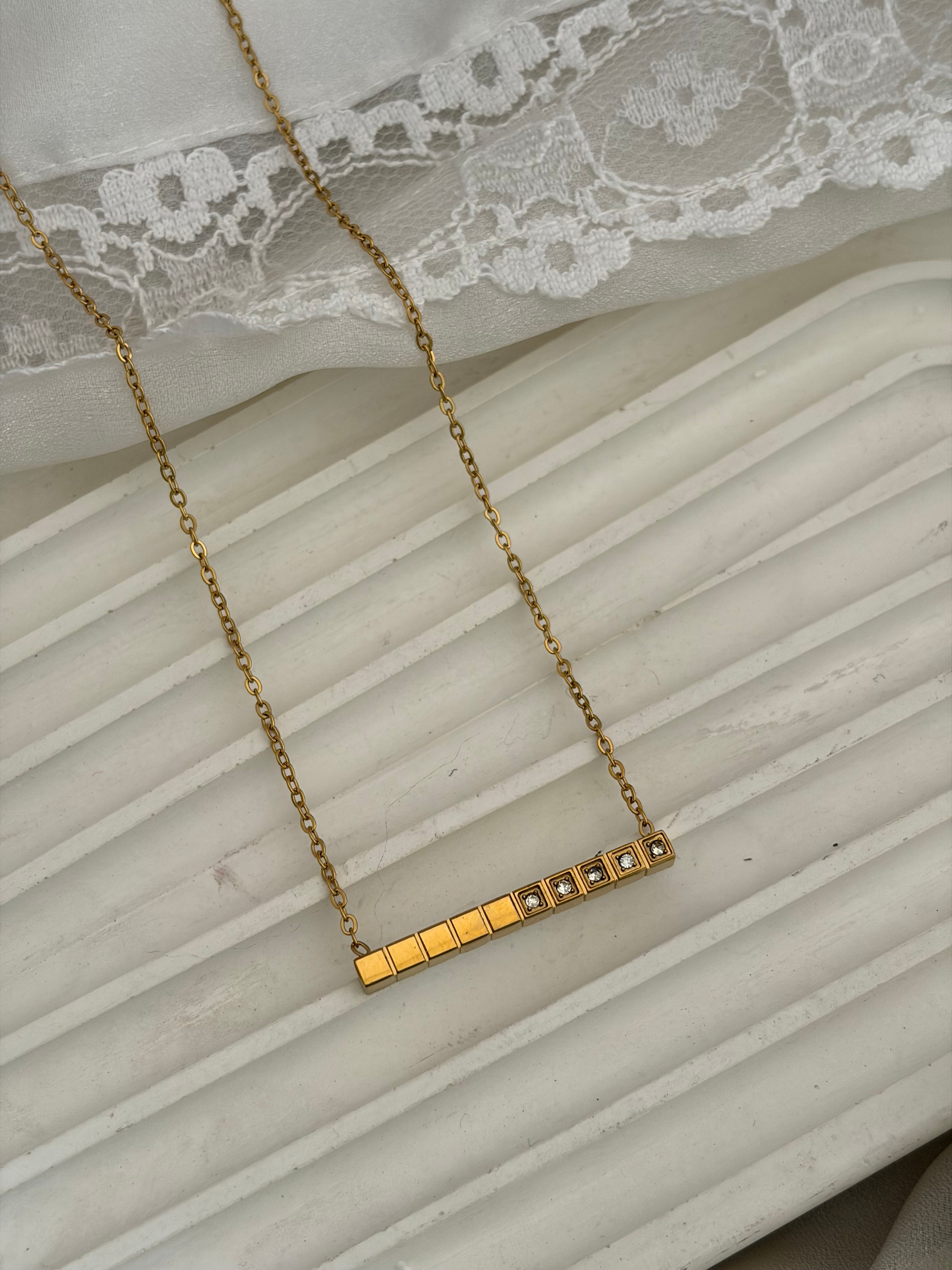Sleek necklace