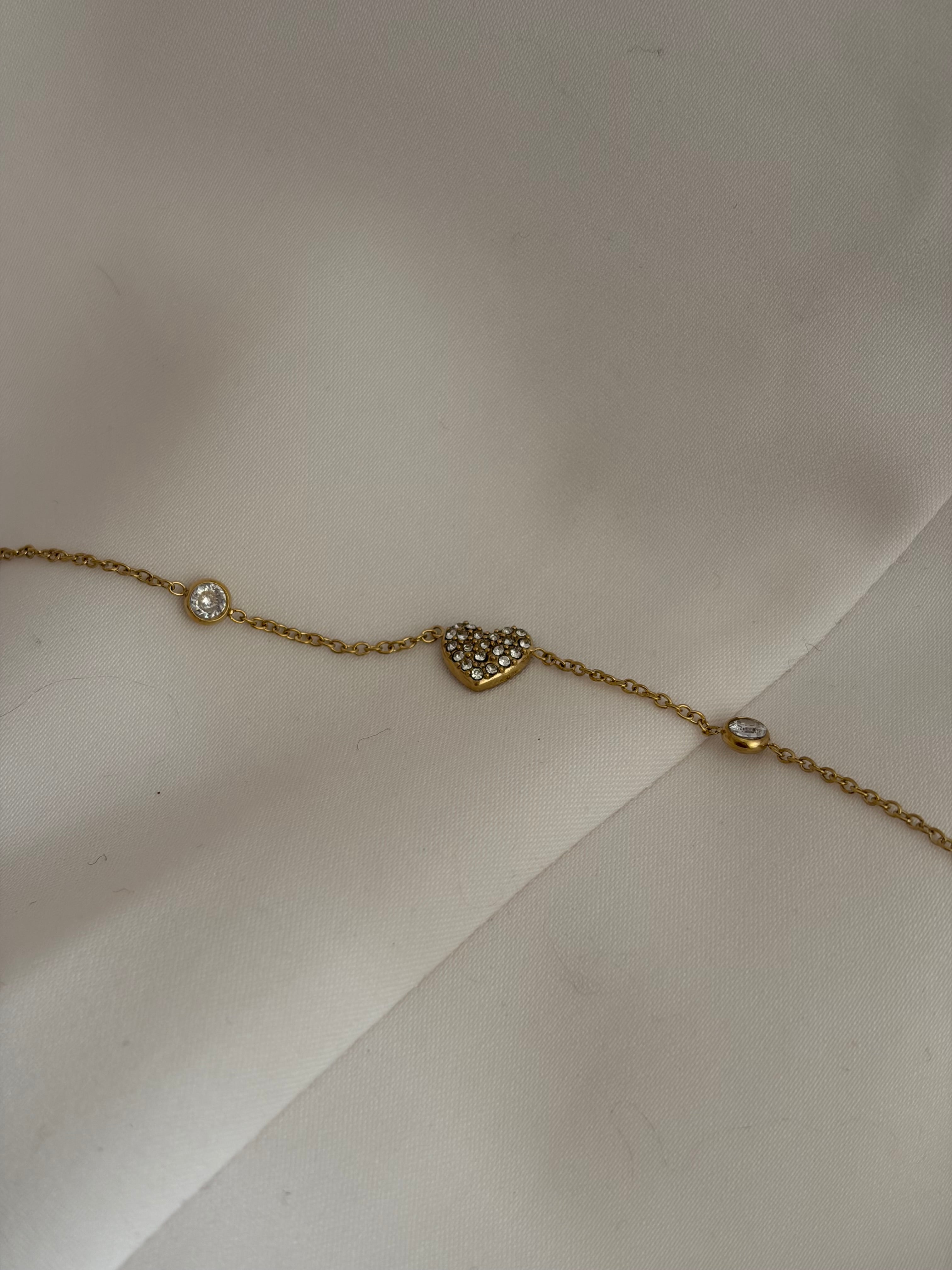 Minimal heart bracelet