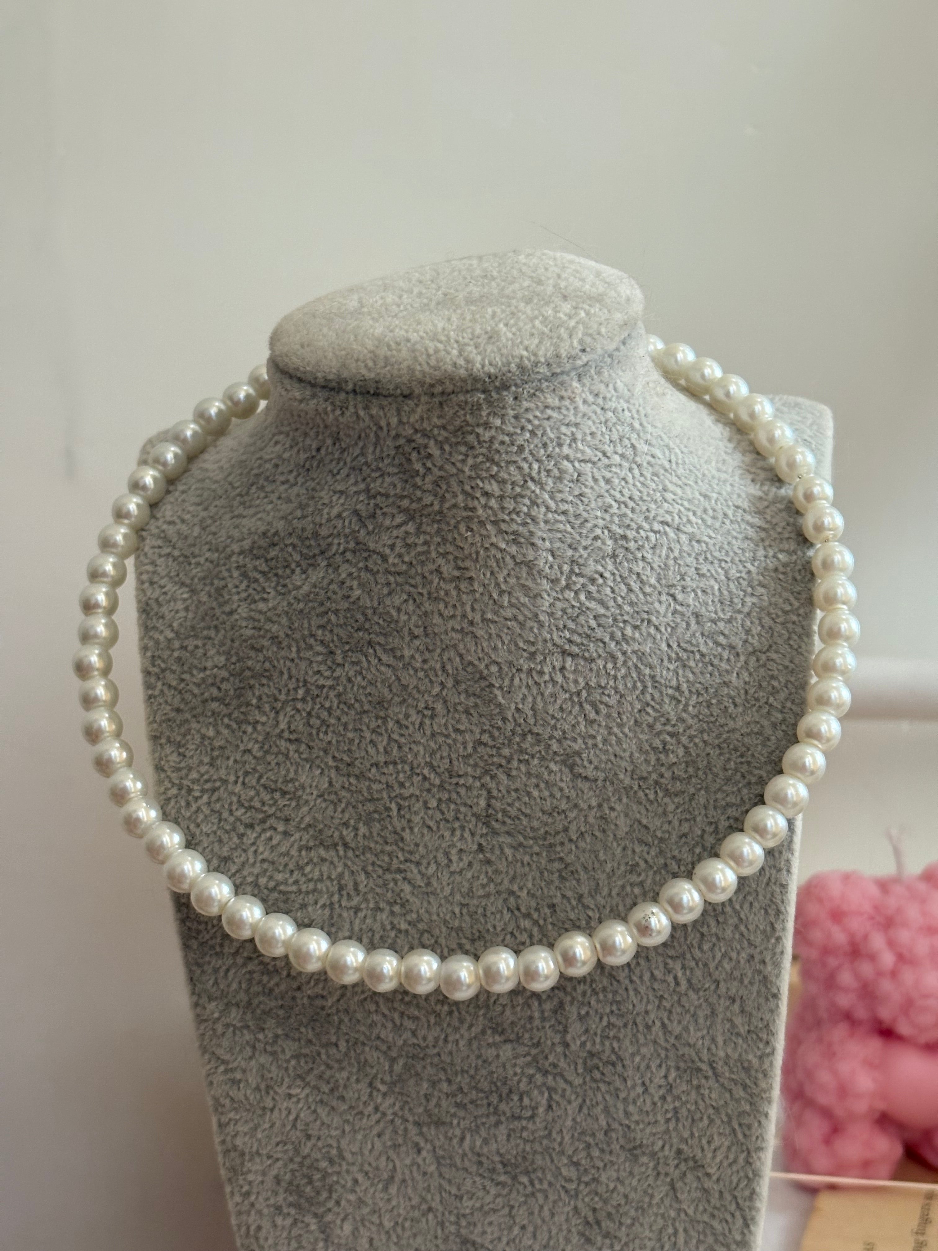 Pearl choker