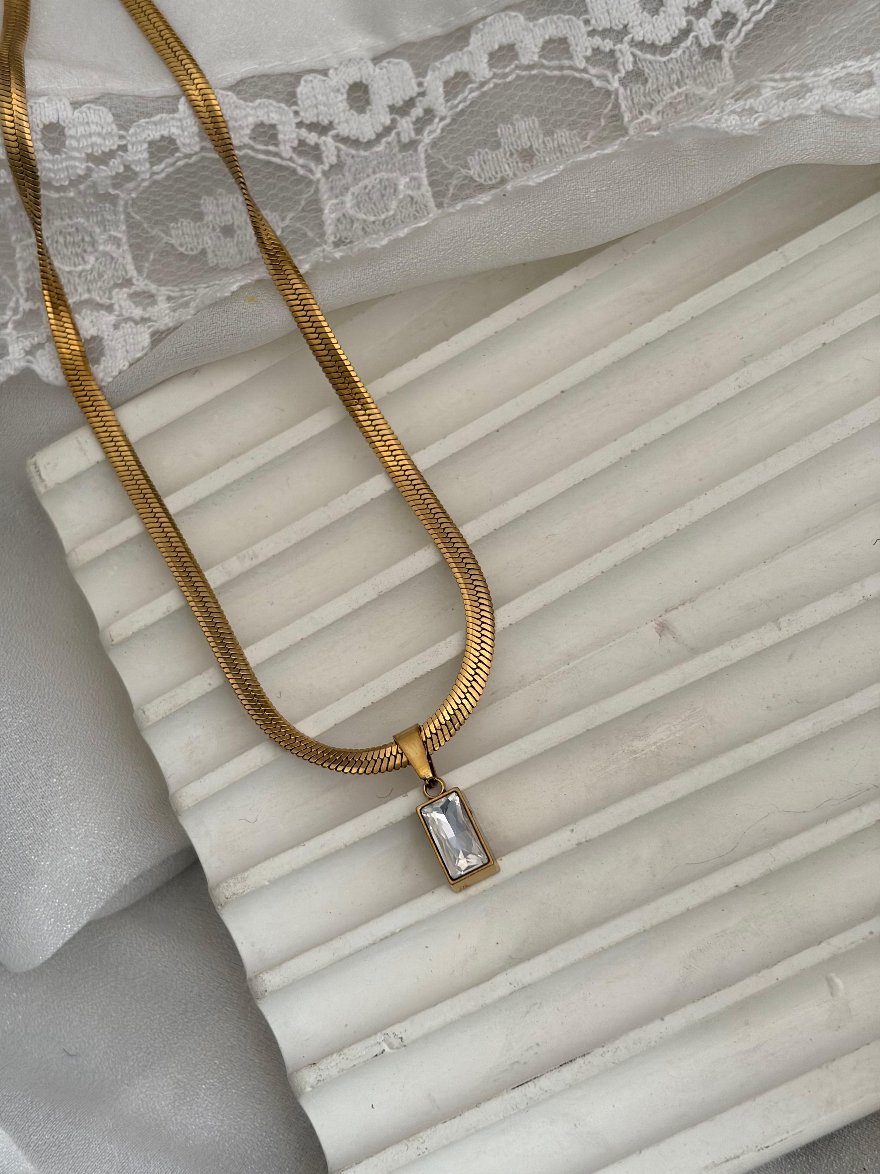 Minimal stone necklace