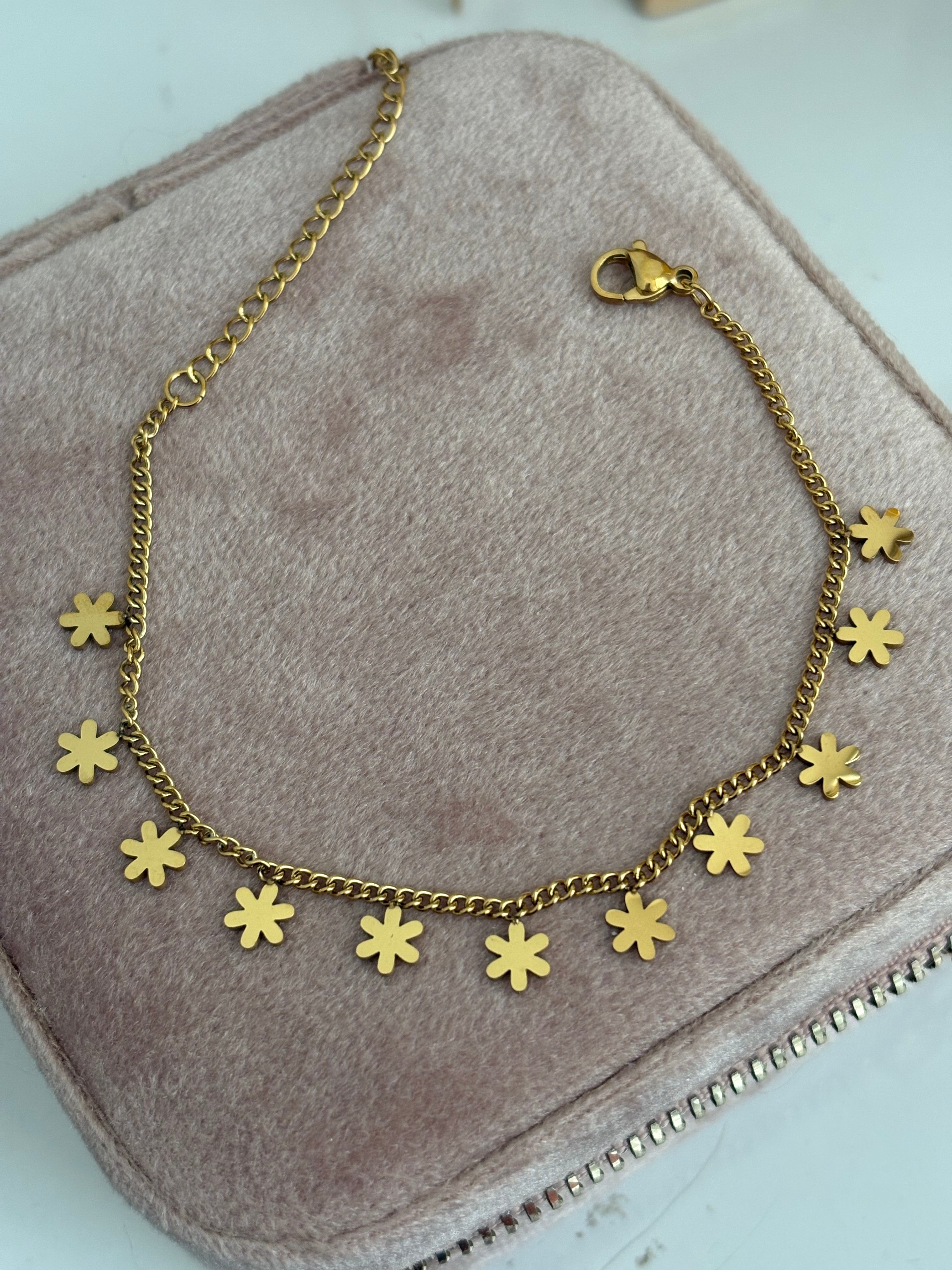 Flower charm bracelet