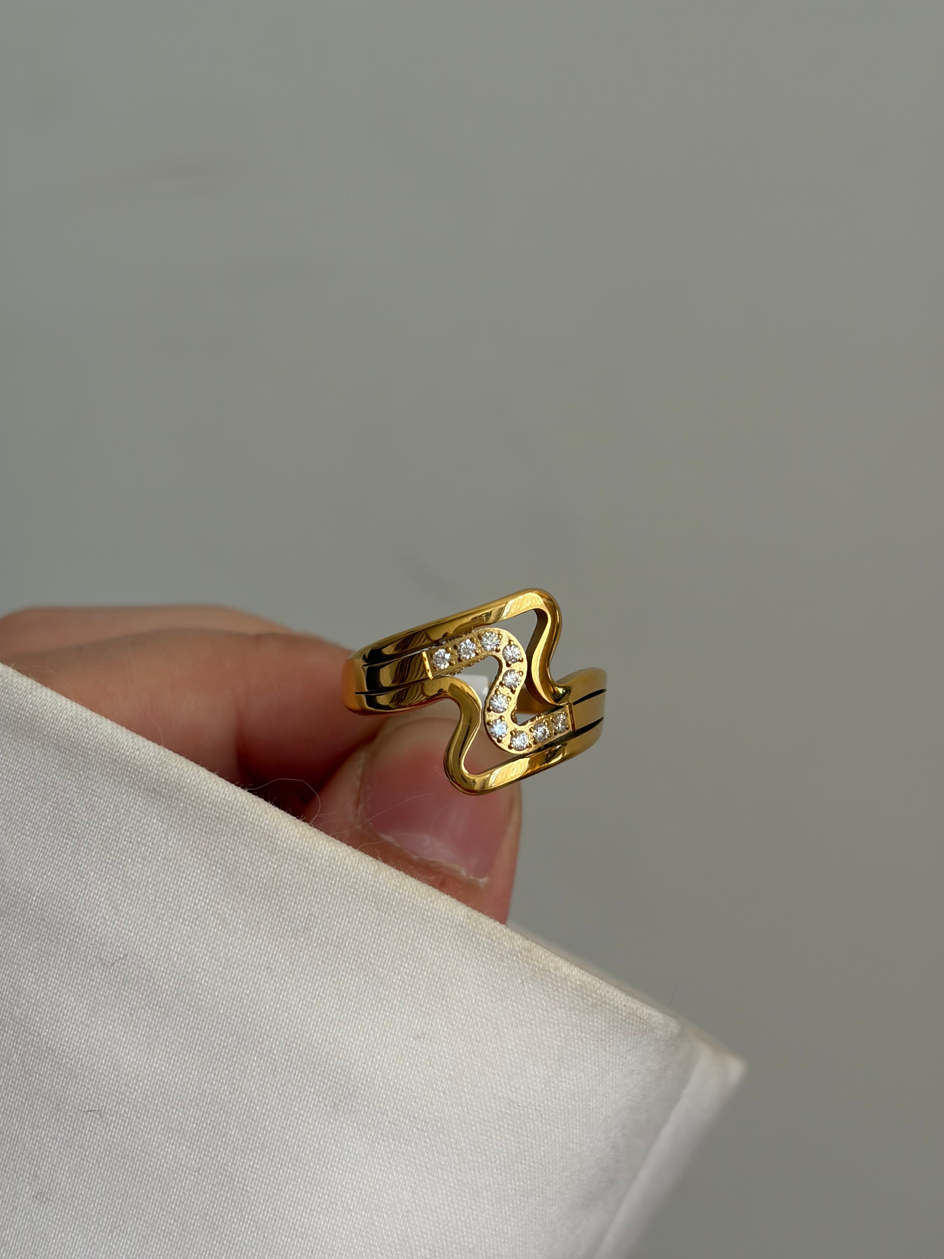 Swirl ring