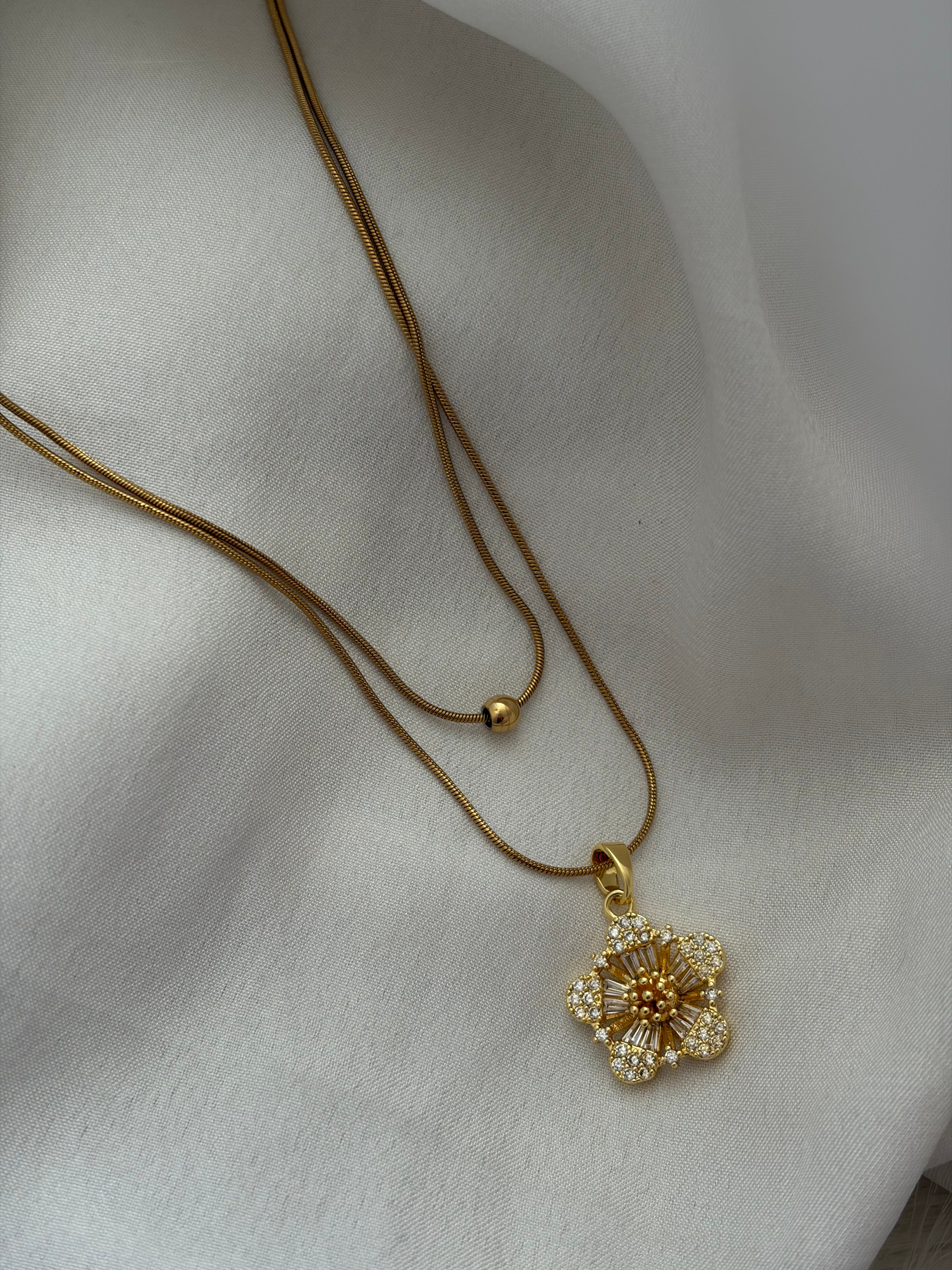 Froze layered necklace