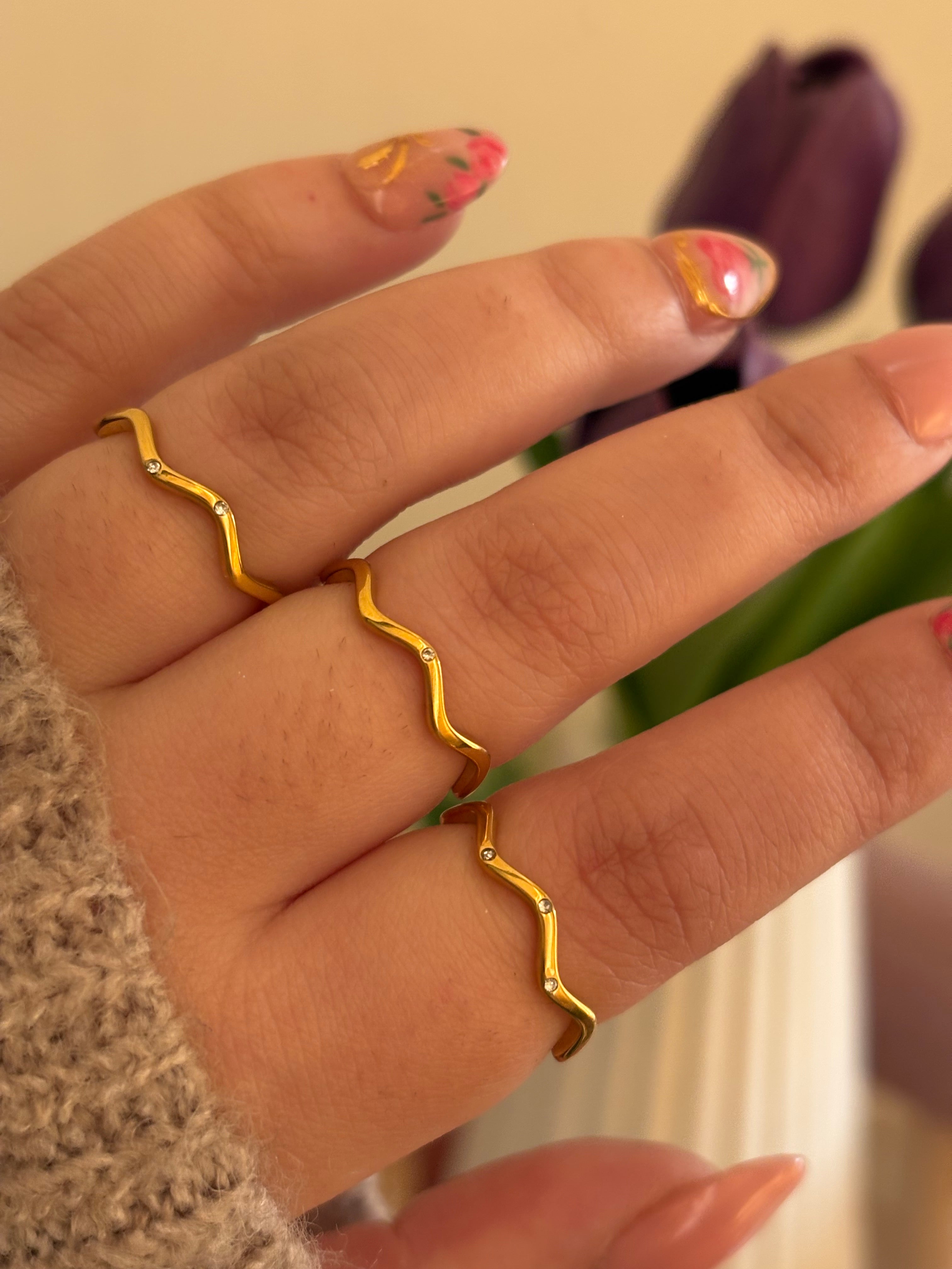 Wavy ring set