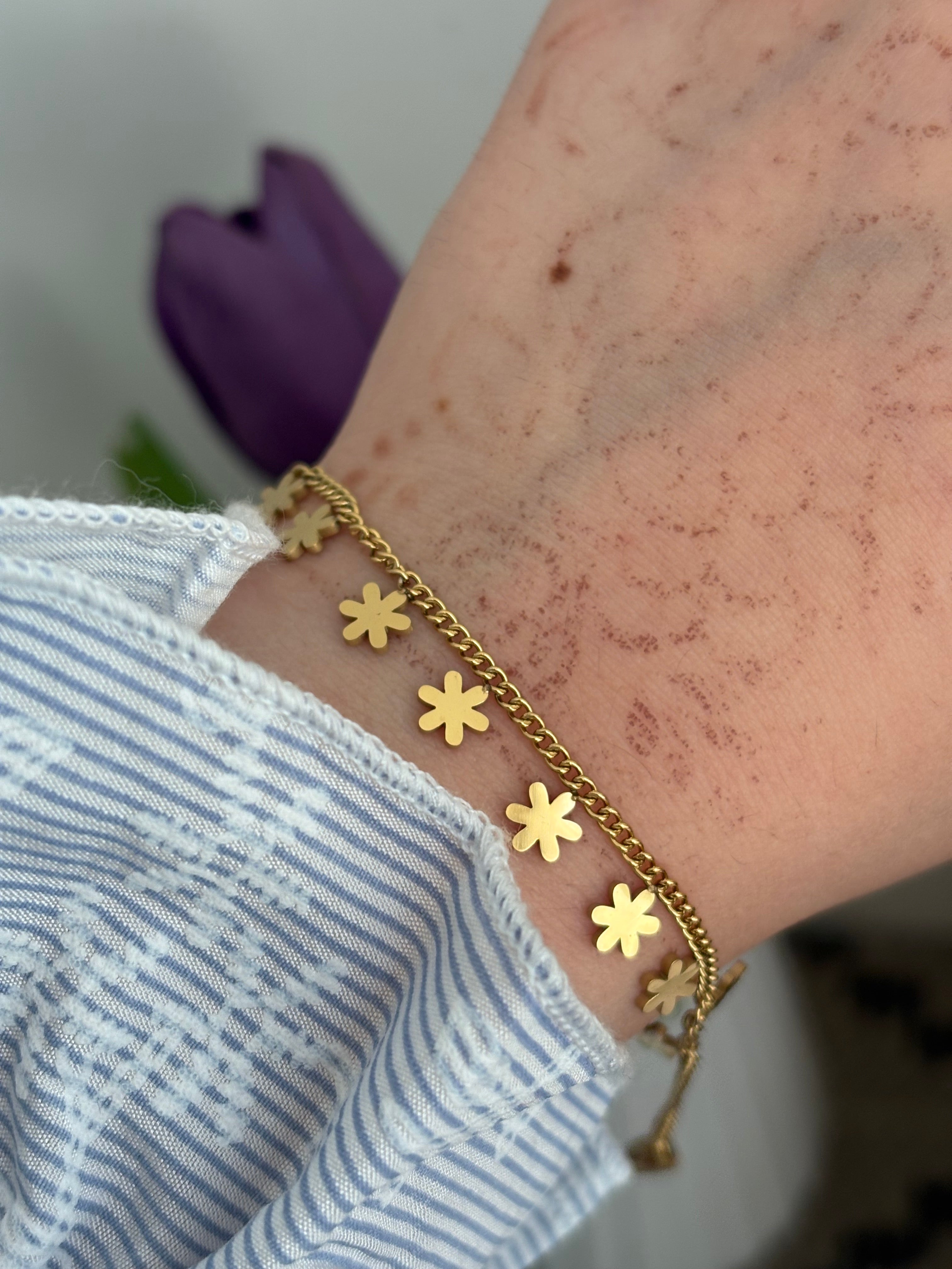 Flower charm bracelet