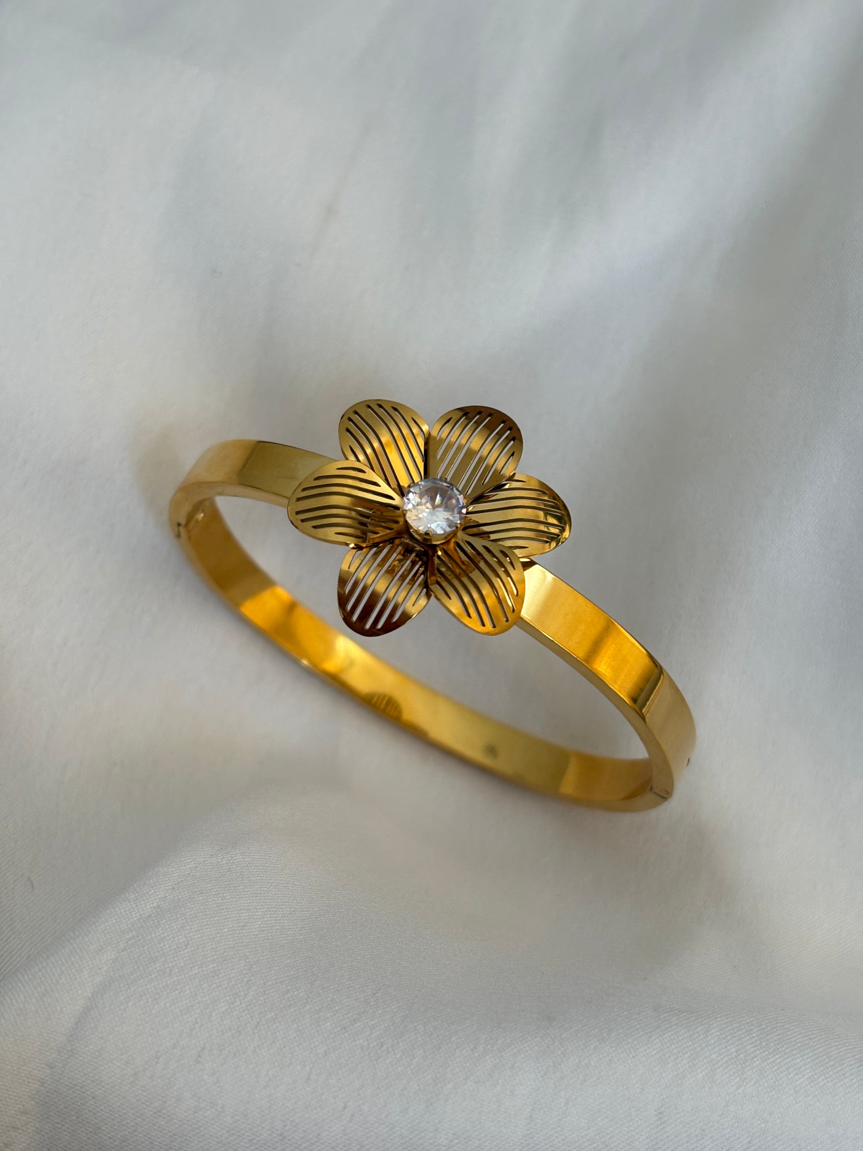 Flower bracelet