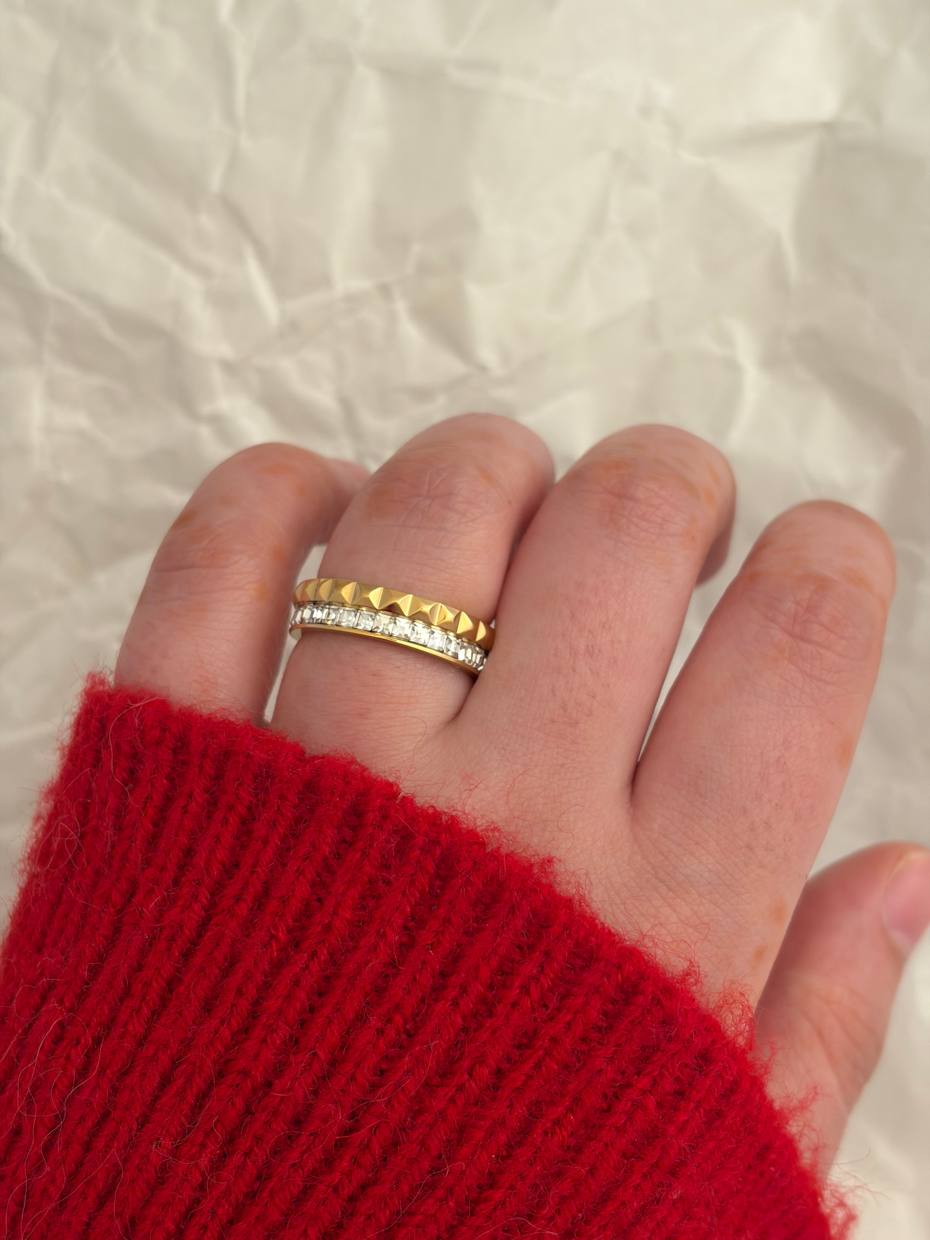 Julie ring