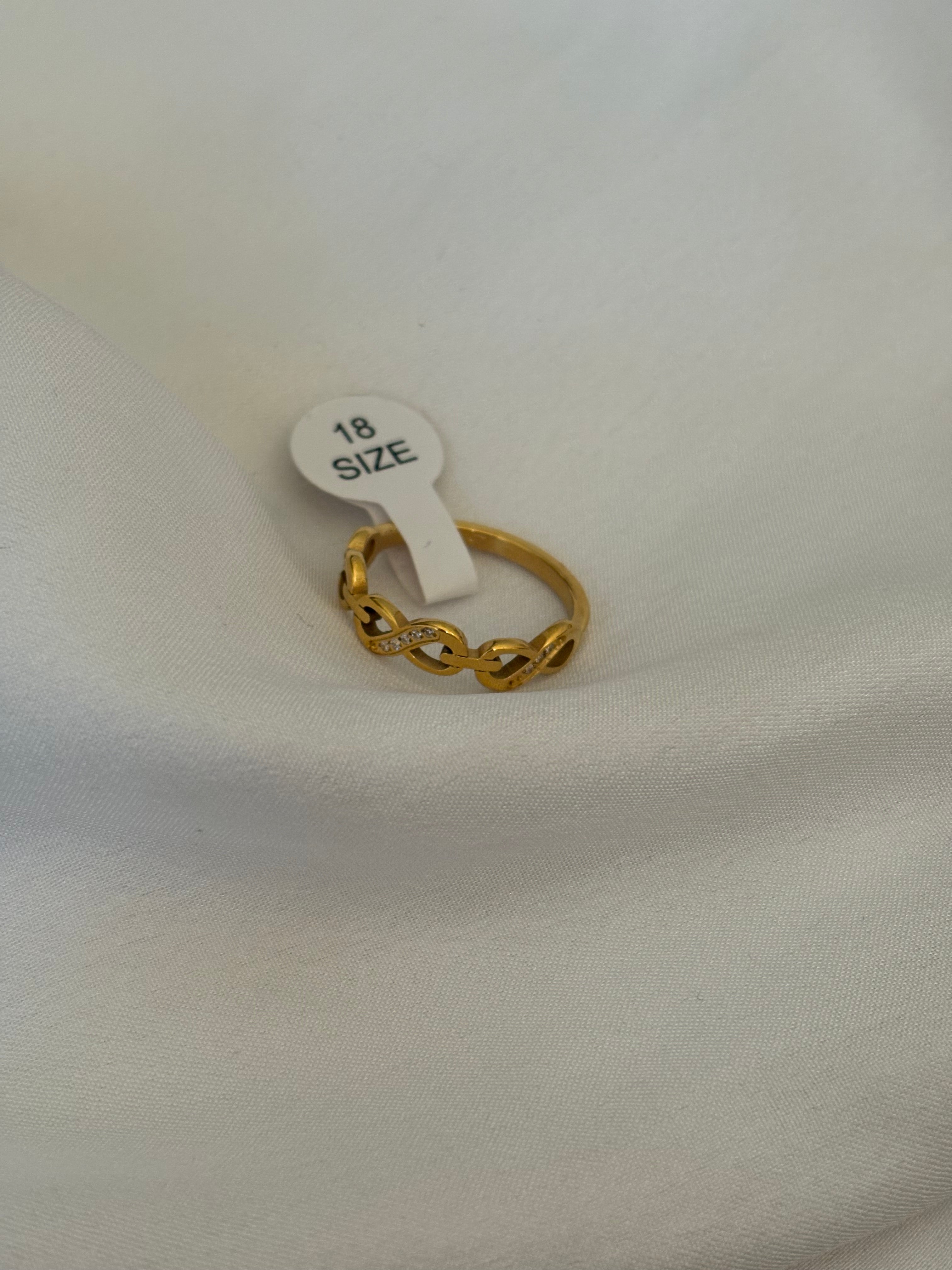 Infinie ring