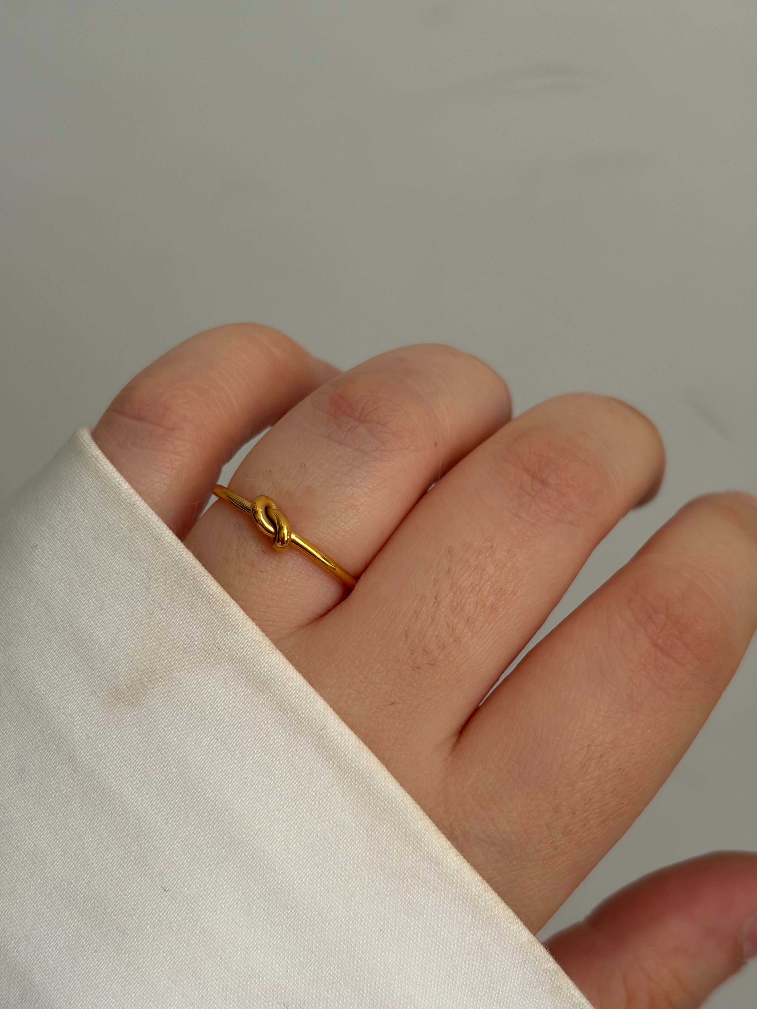 Knot ring