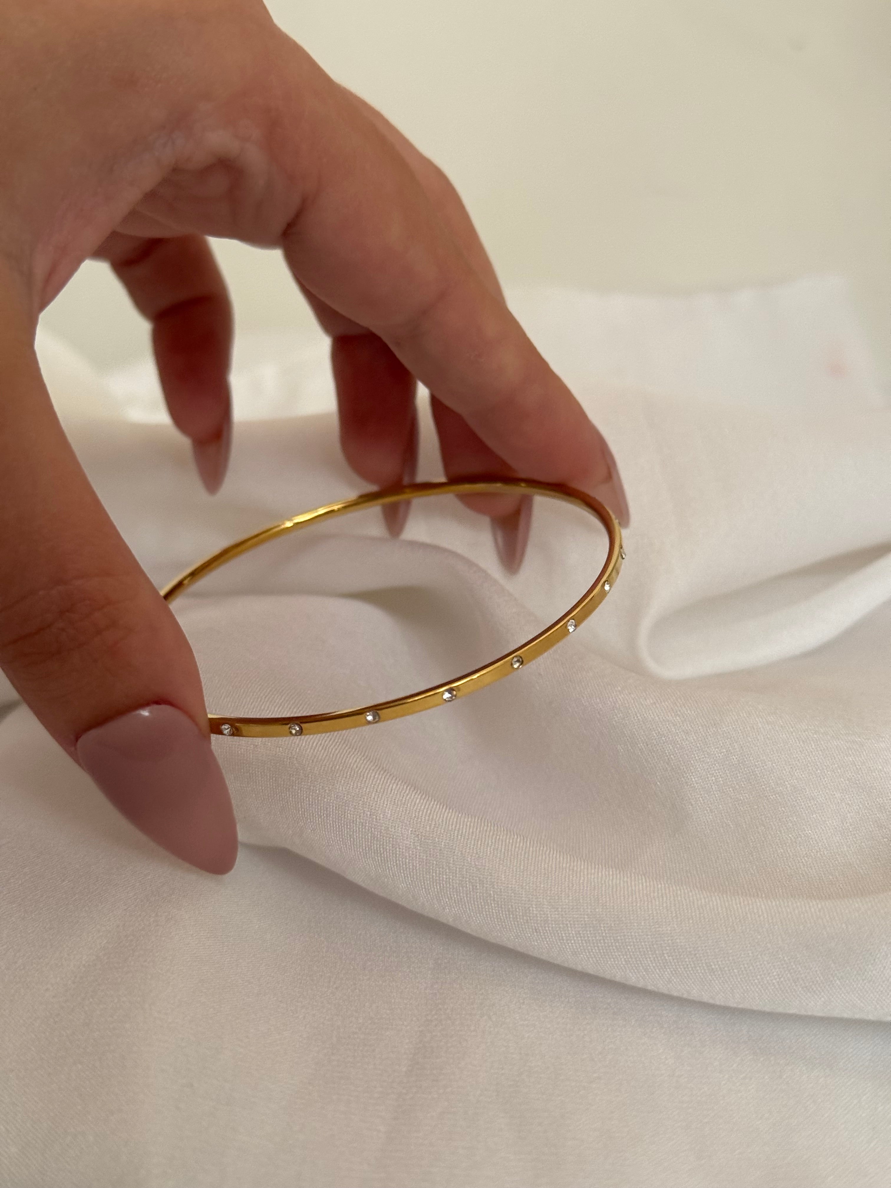 Sleek bangle