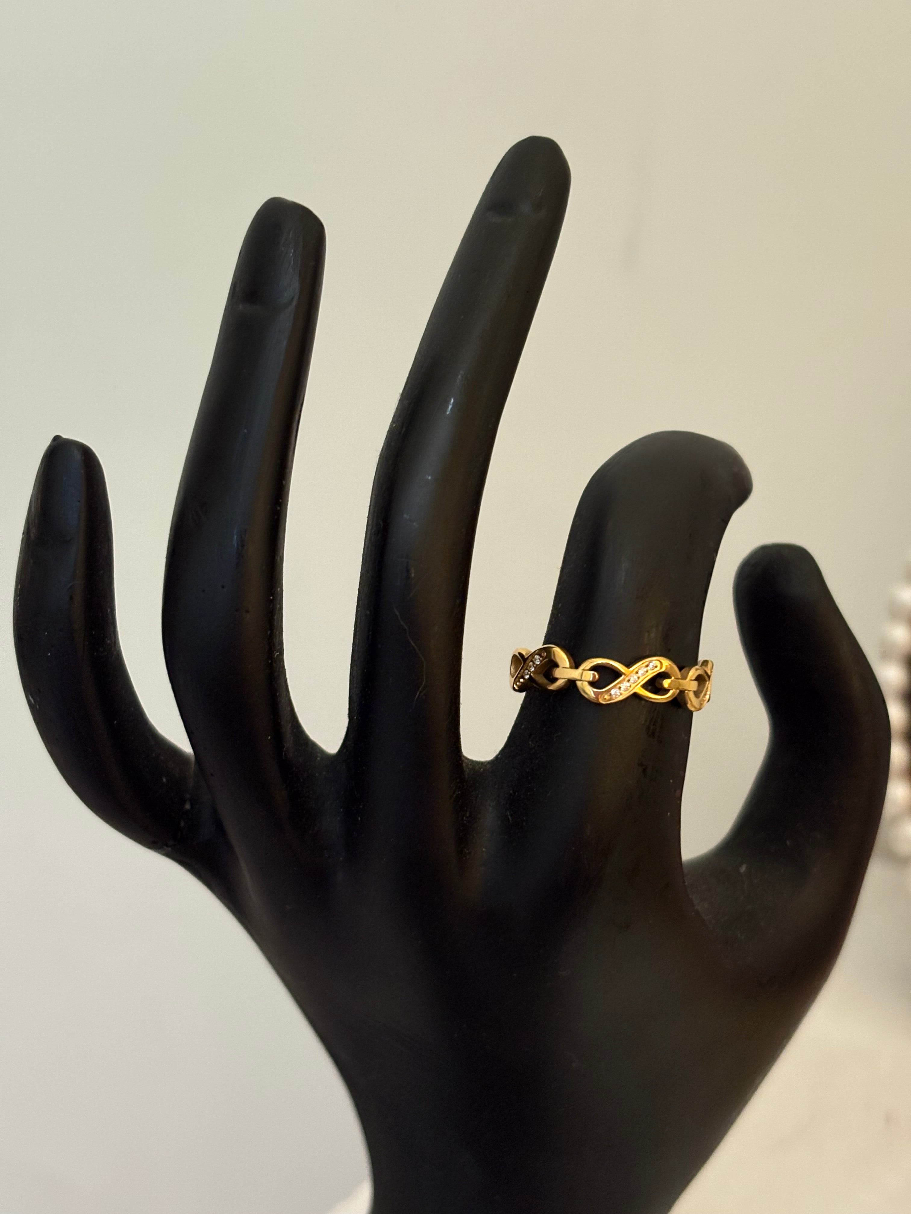 Infinie ring