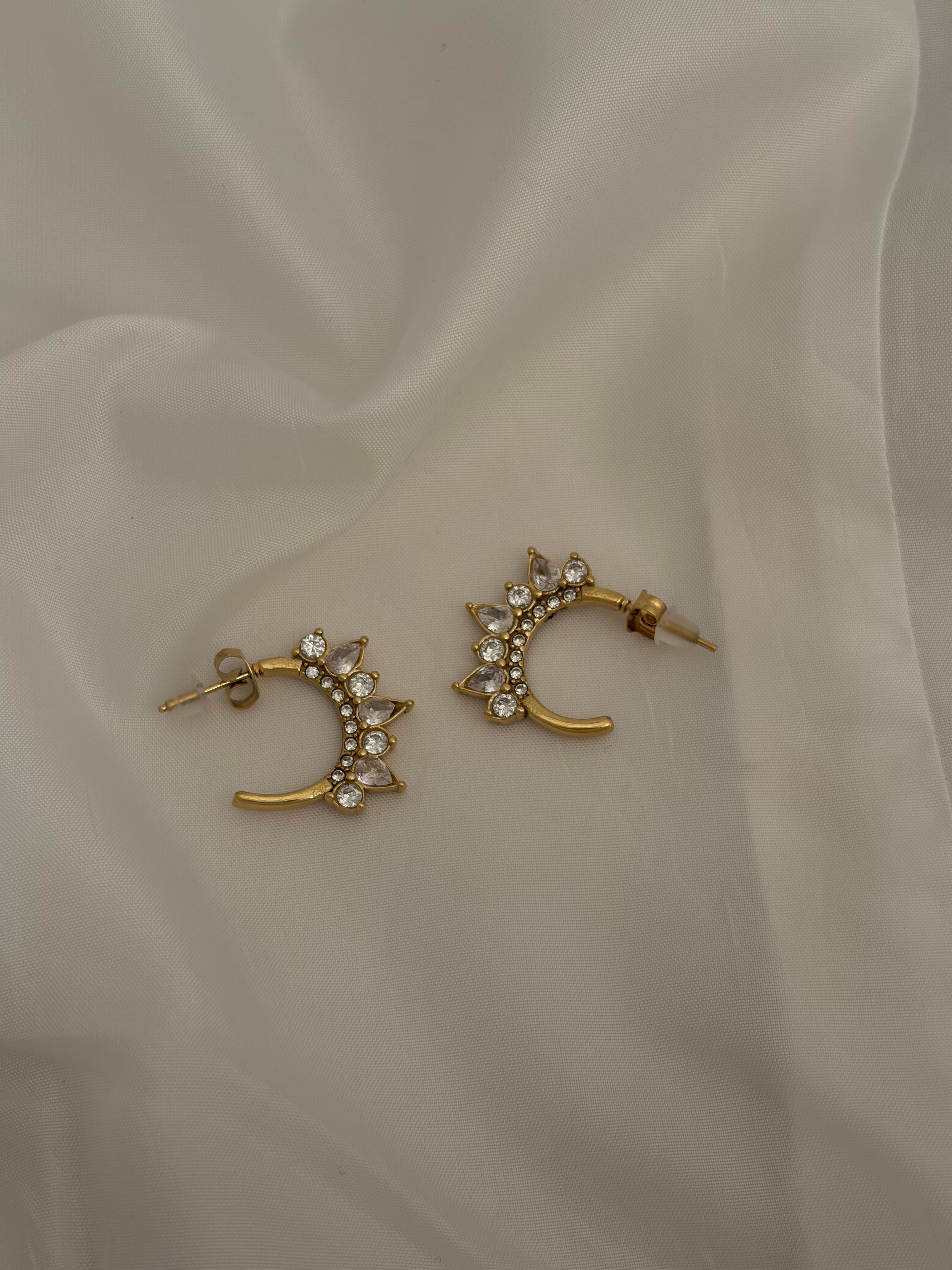 Queen earring