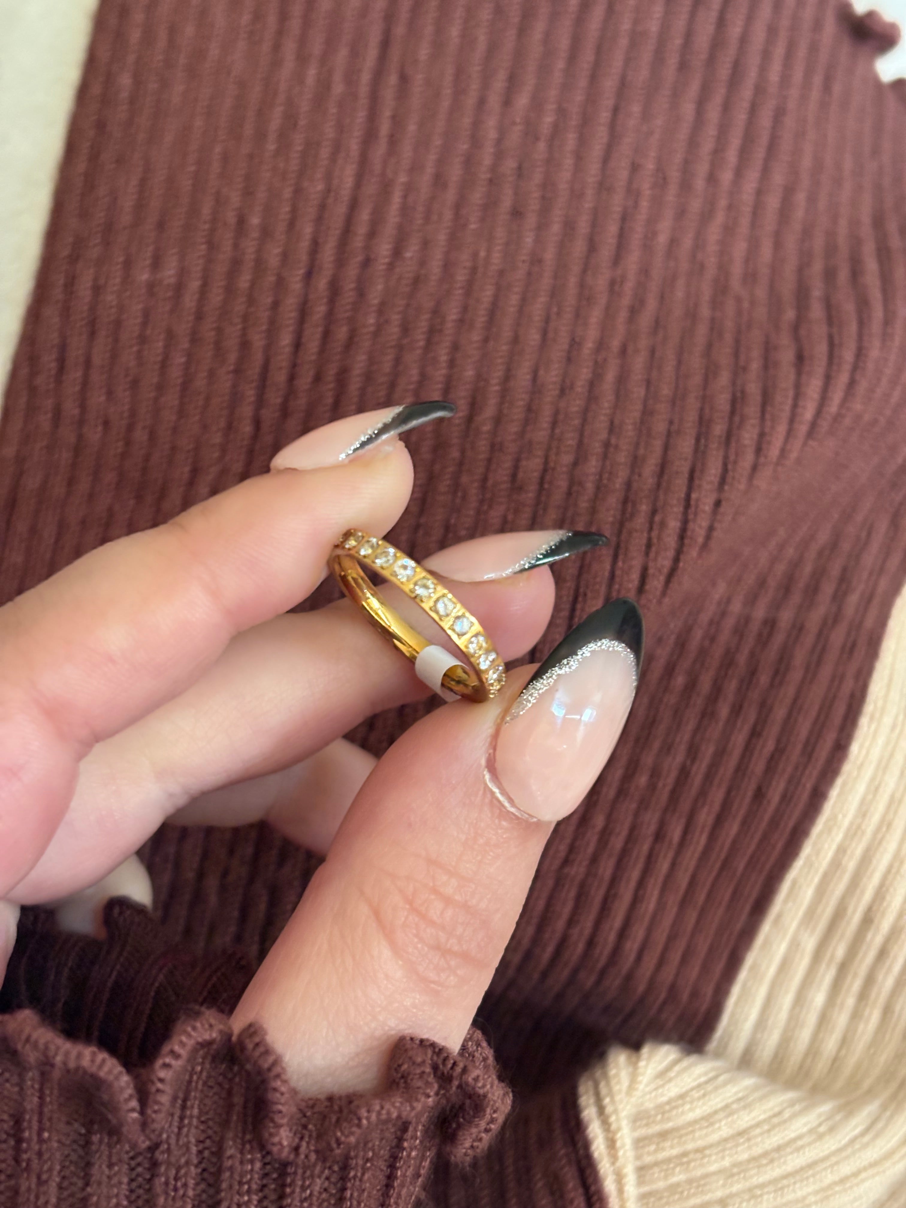 Minimal solitaire ring