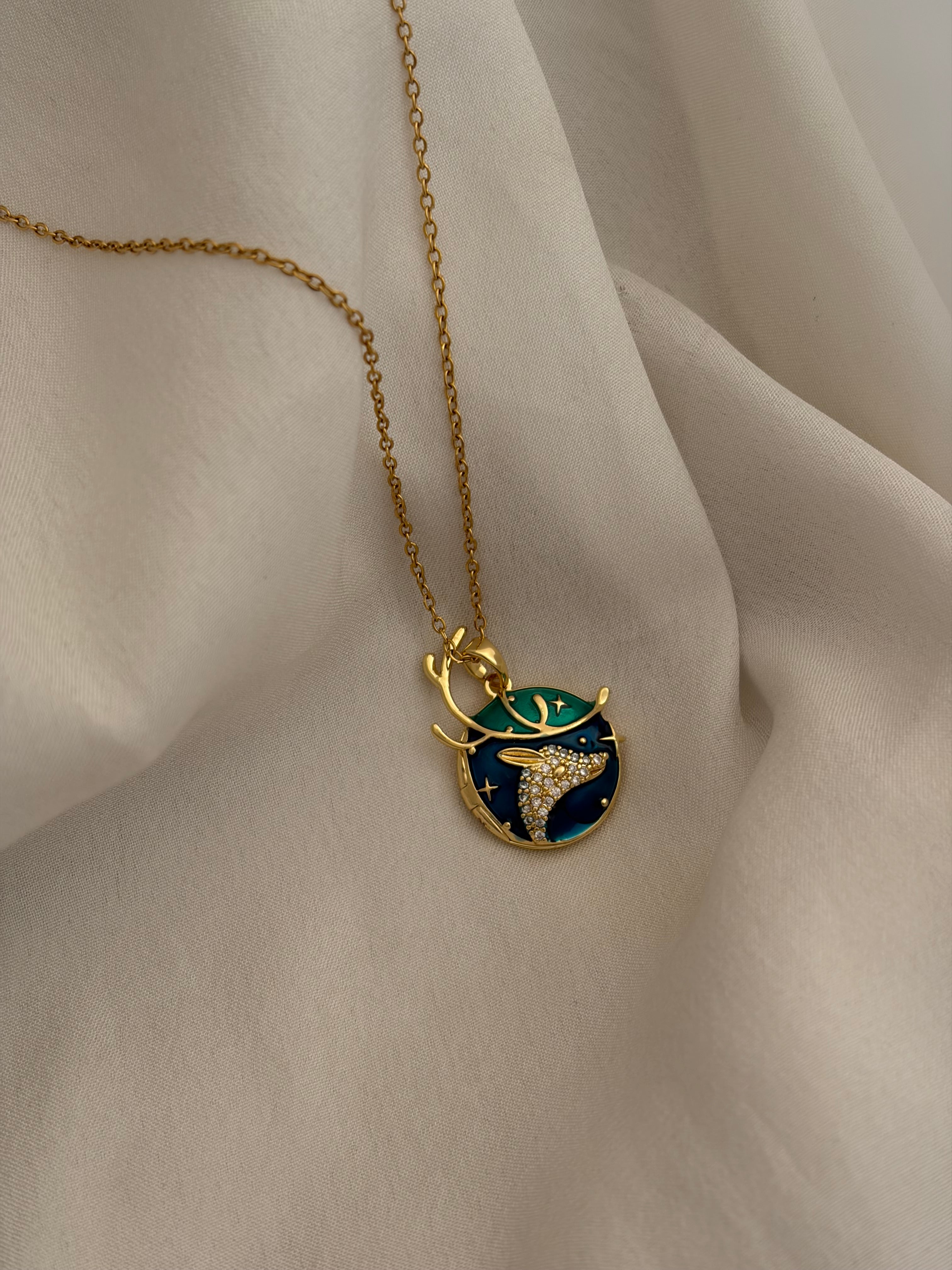 Deer openable necklace