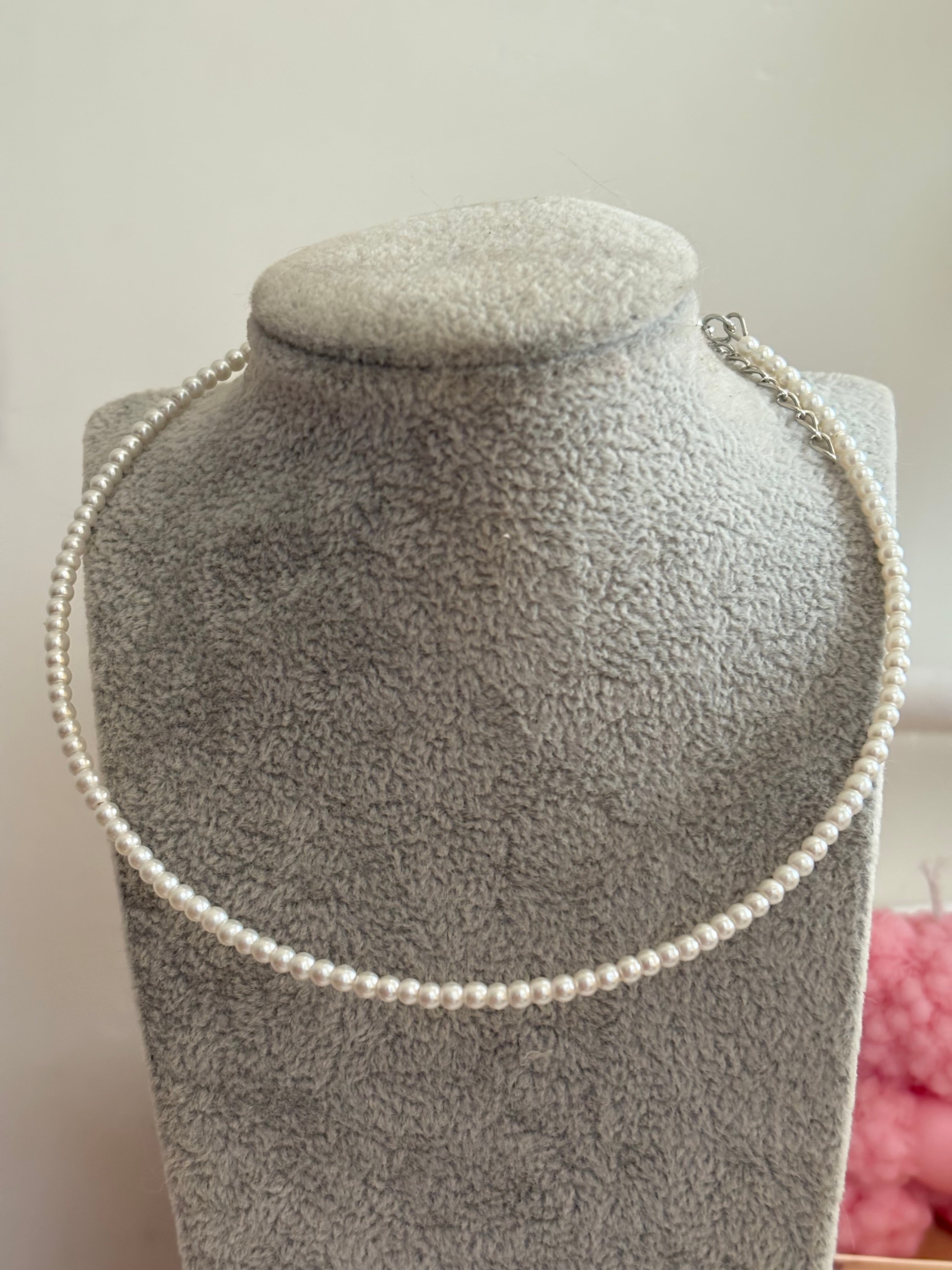 Minimal Pearl choker