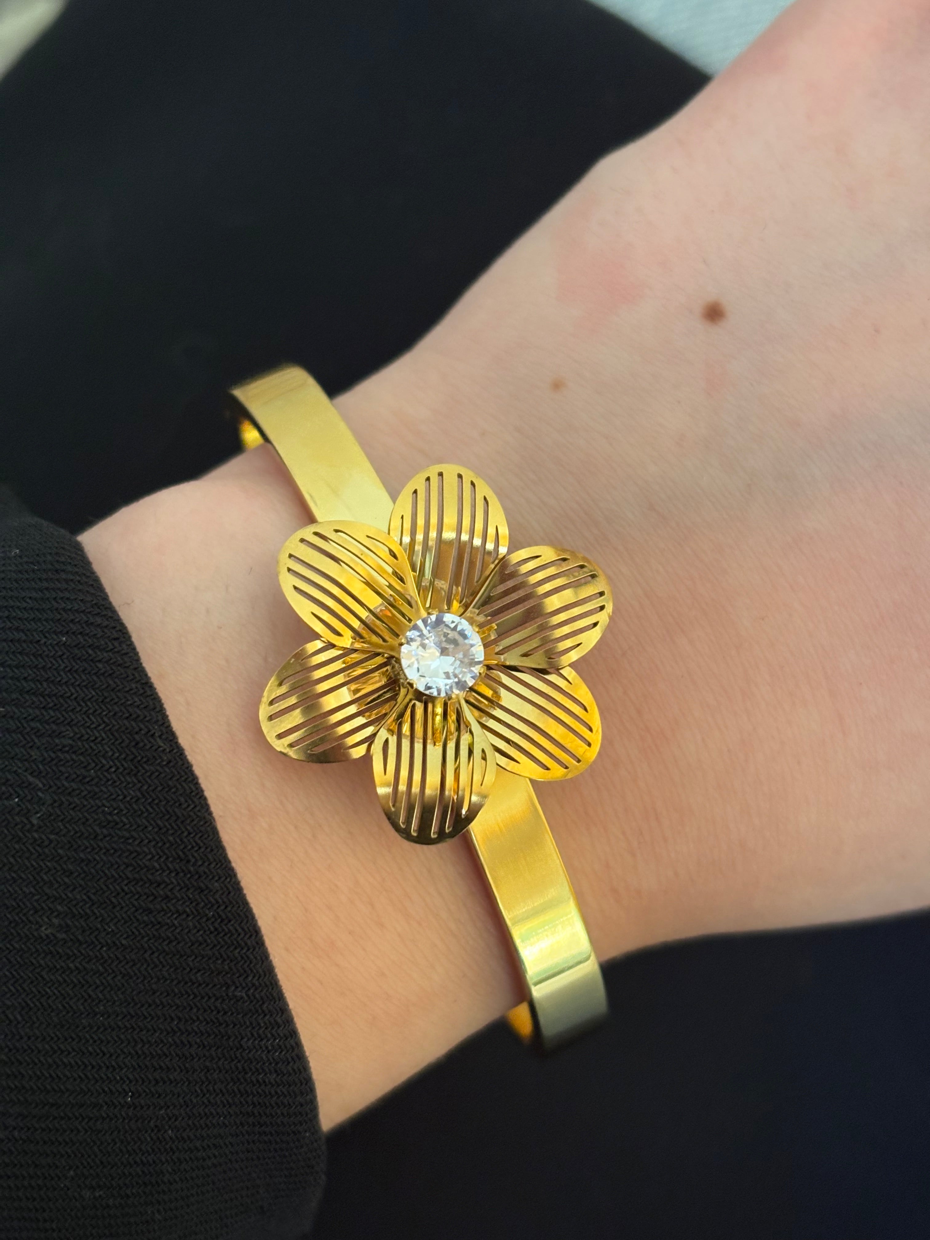 Flower bracelet