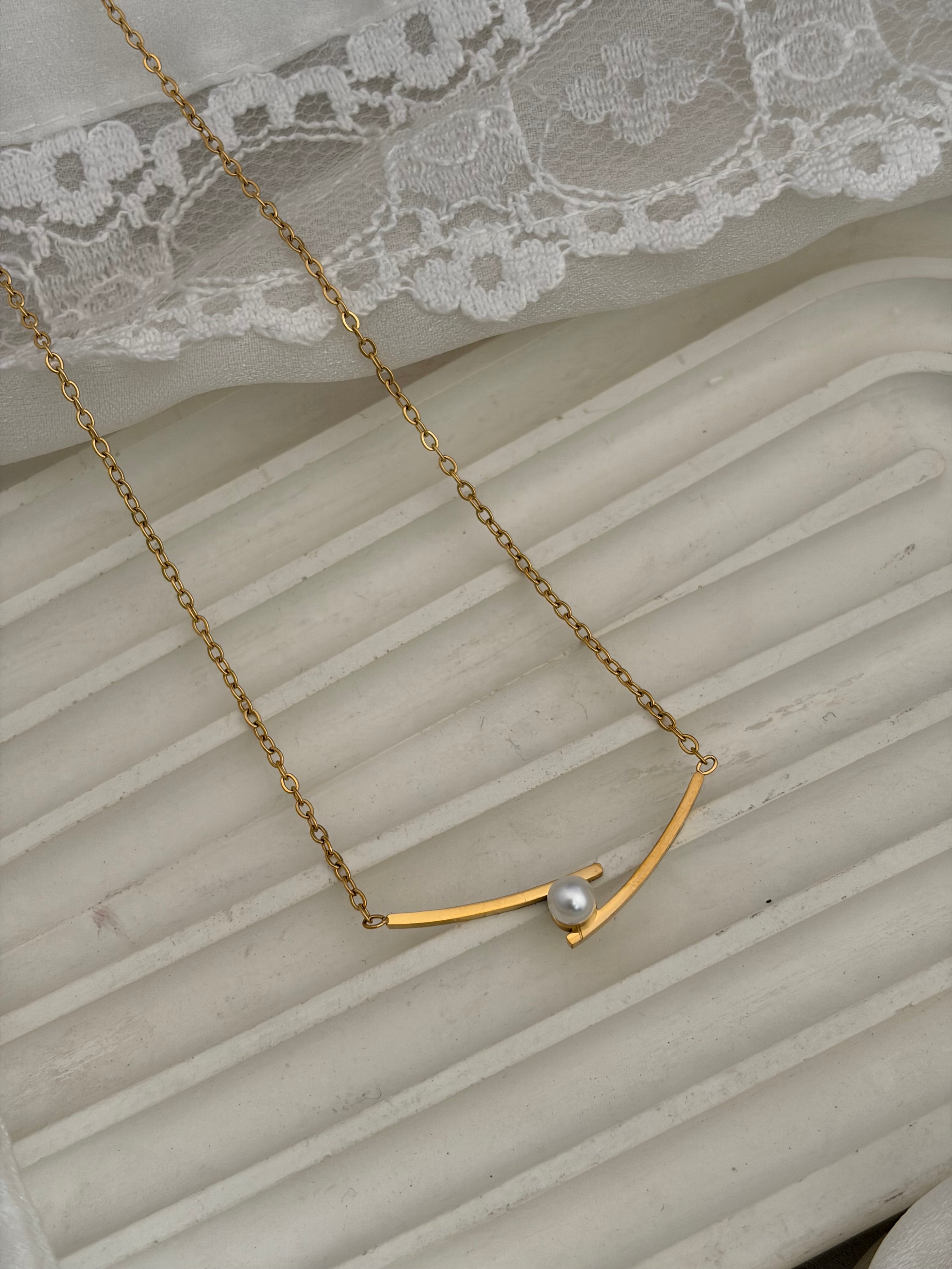 Perlia necklace