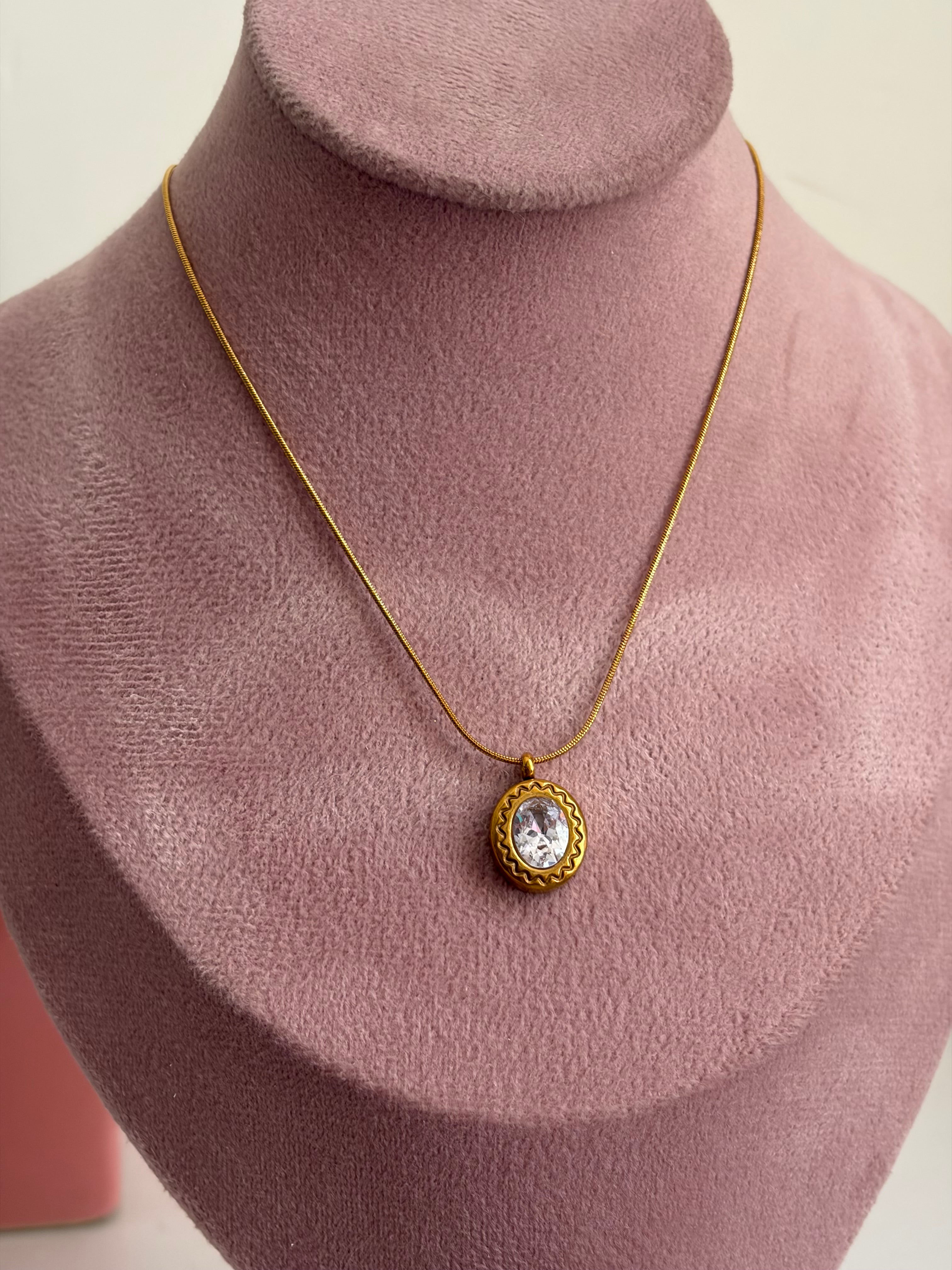 Cling necklace