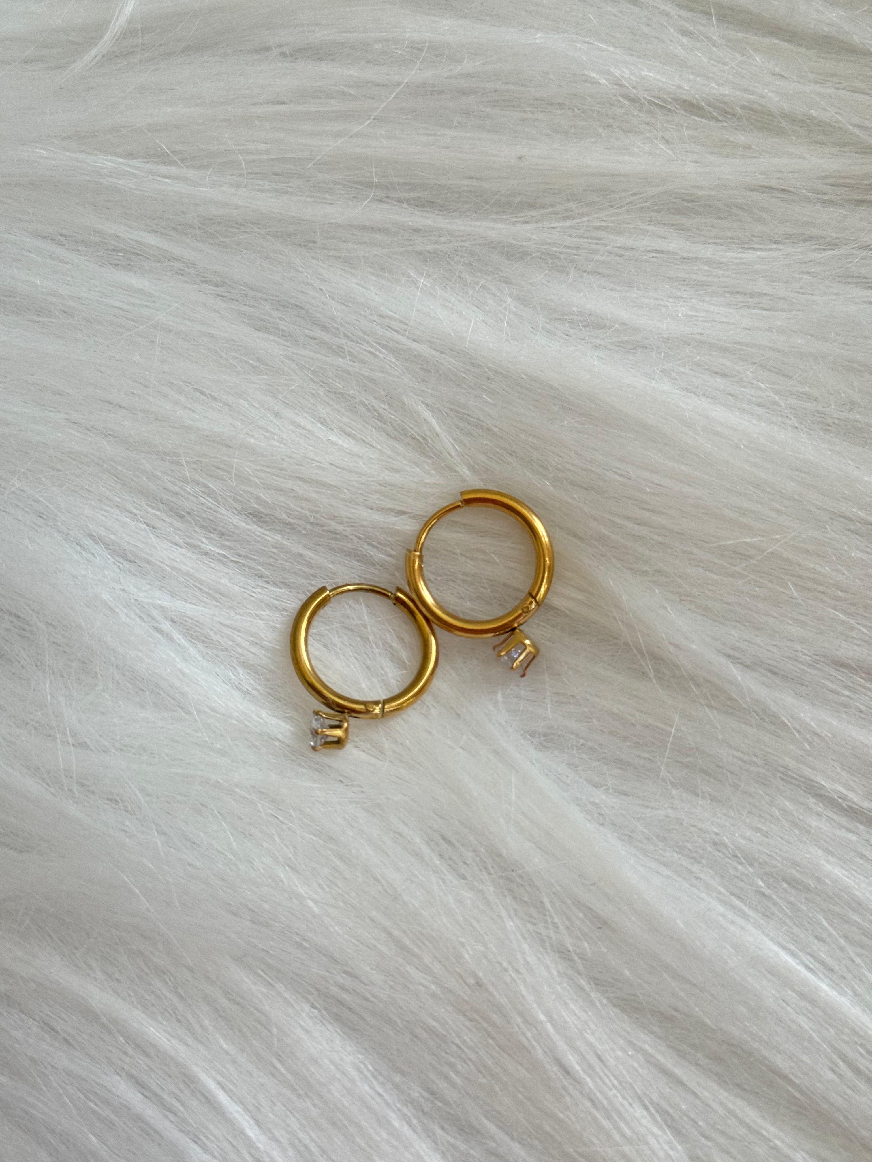 Dainty stone earring