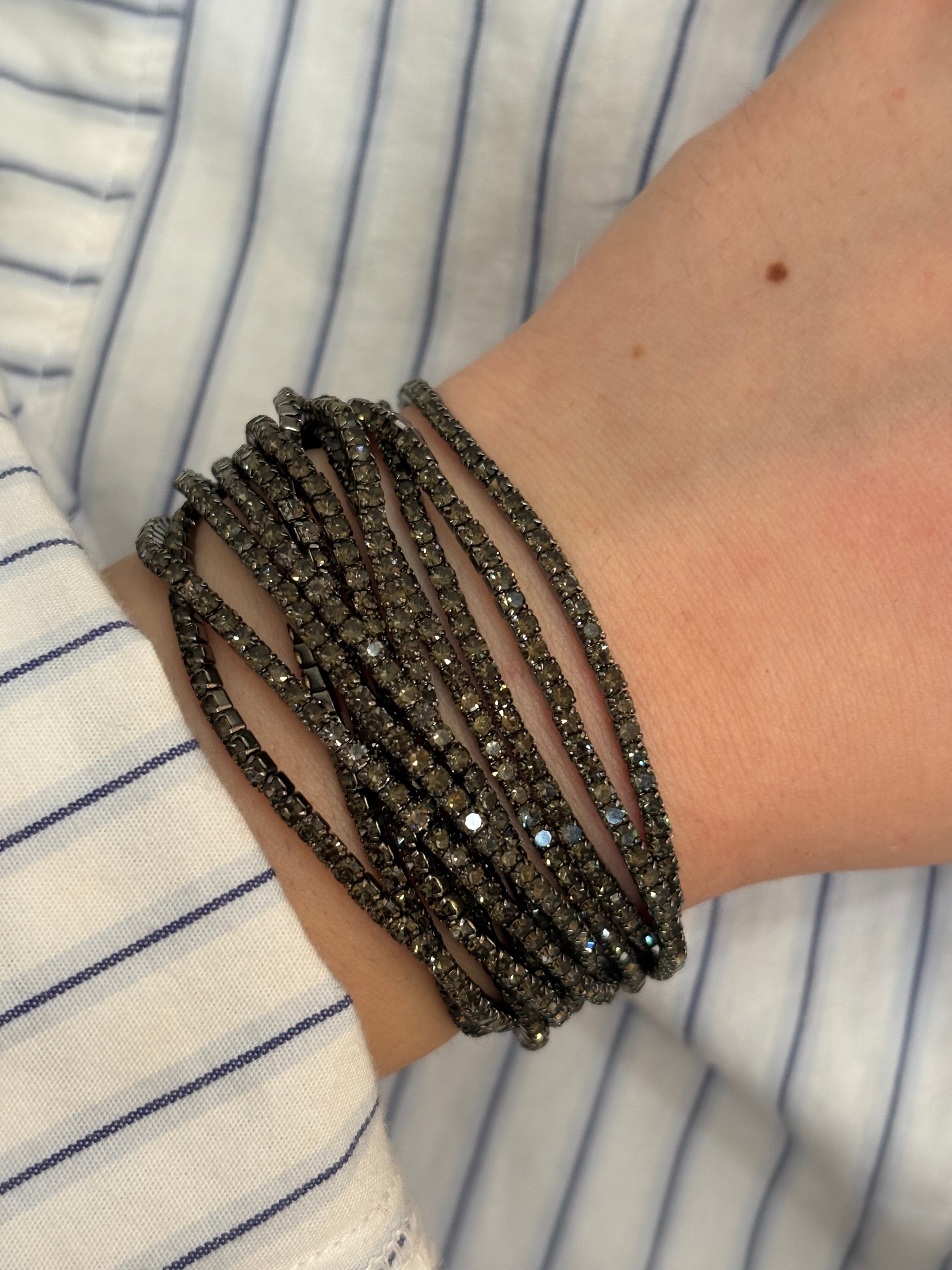 Full black stretchable bracelet