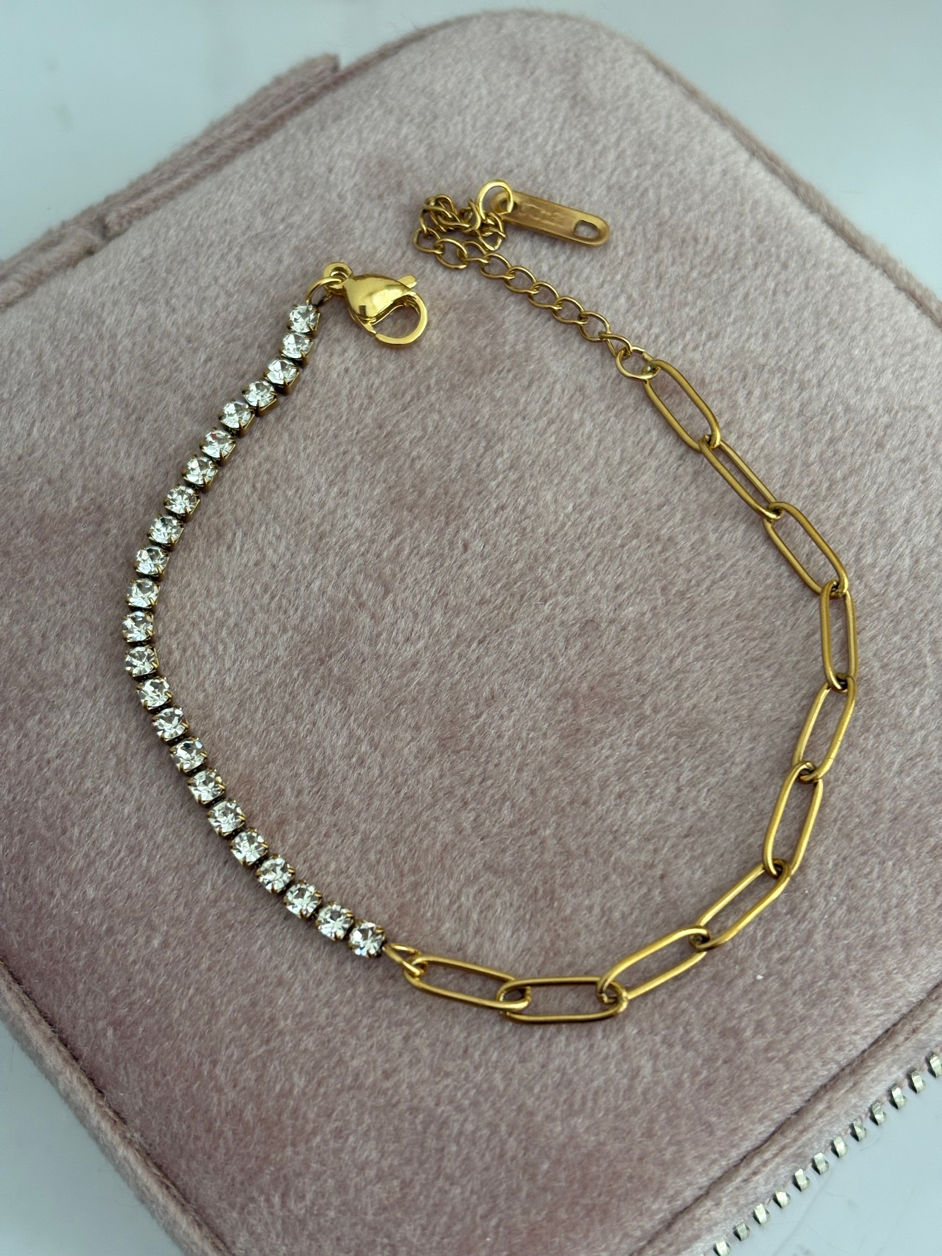 Minimal link bracelet