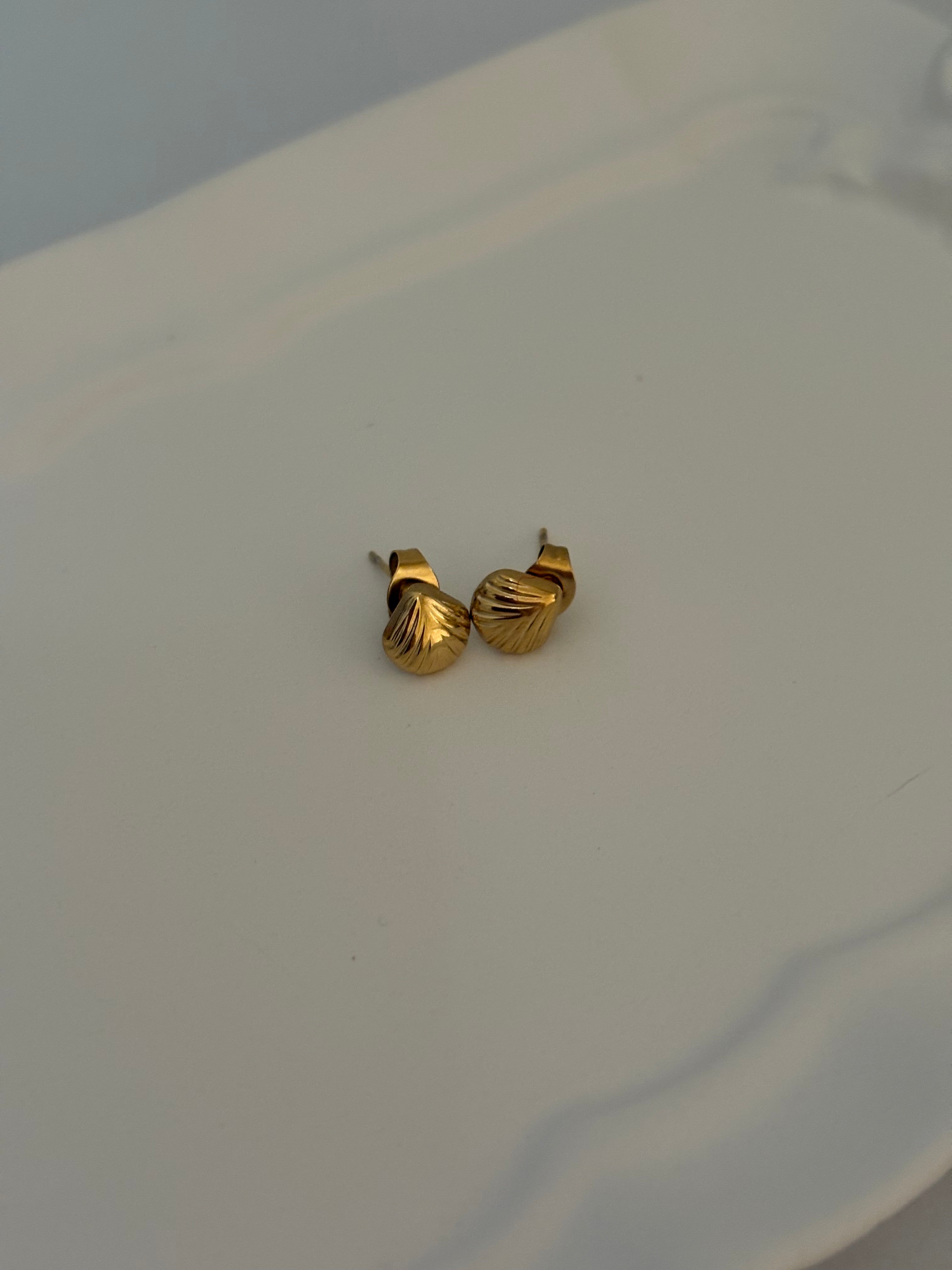 Tiny shell studs