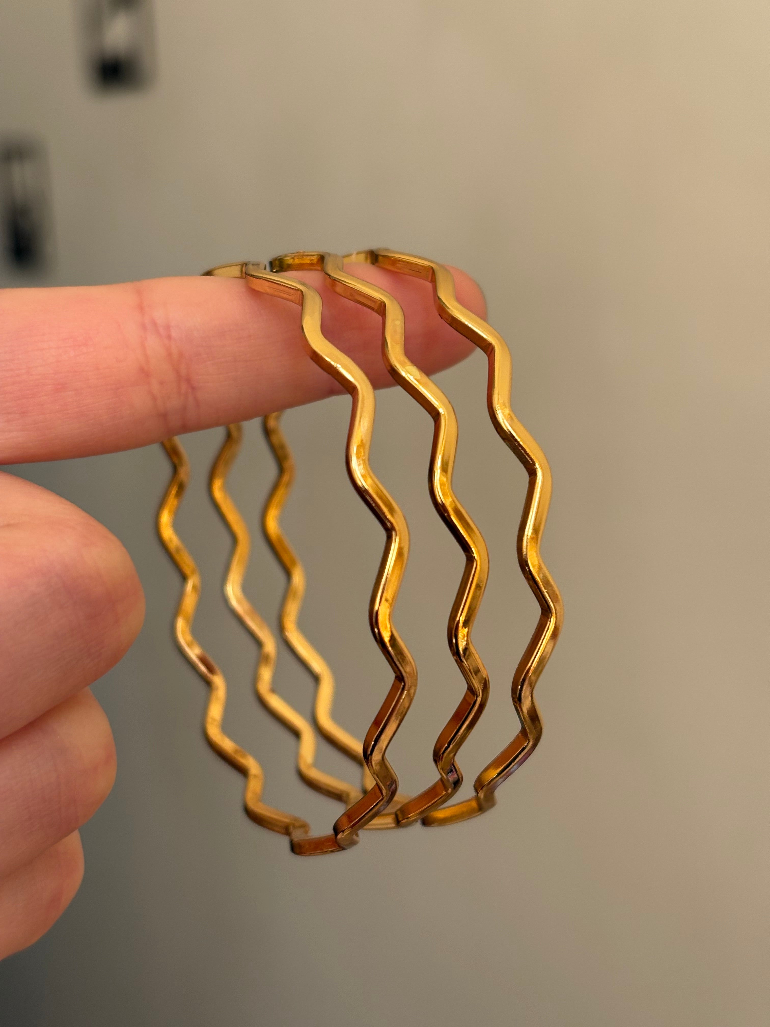 Wavy bangles