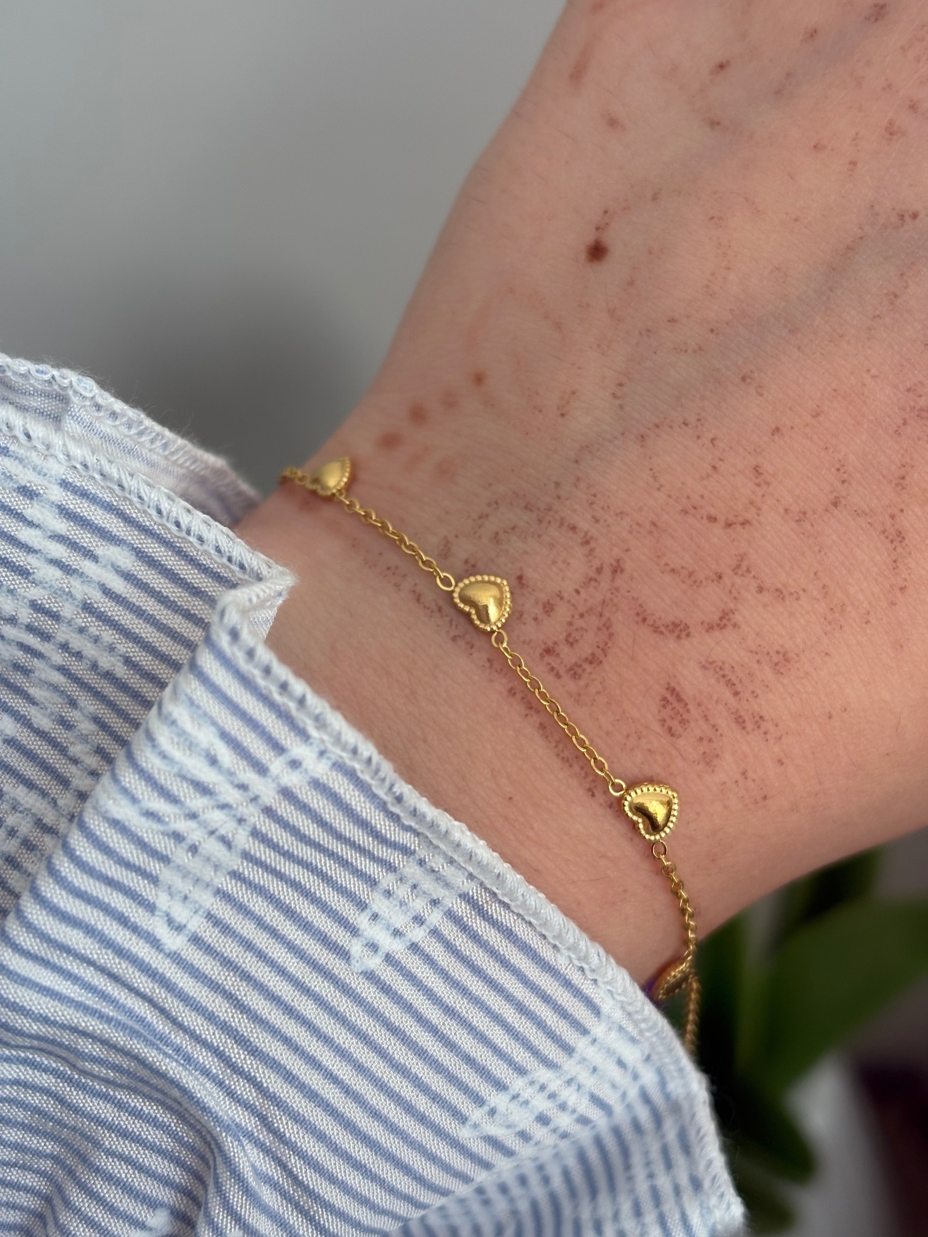 Minimal heart bracelet