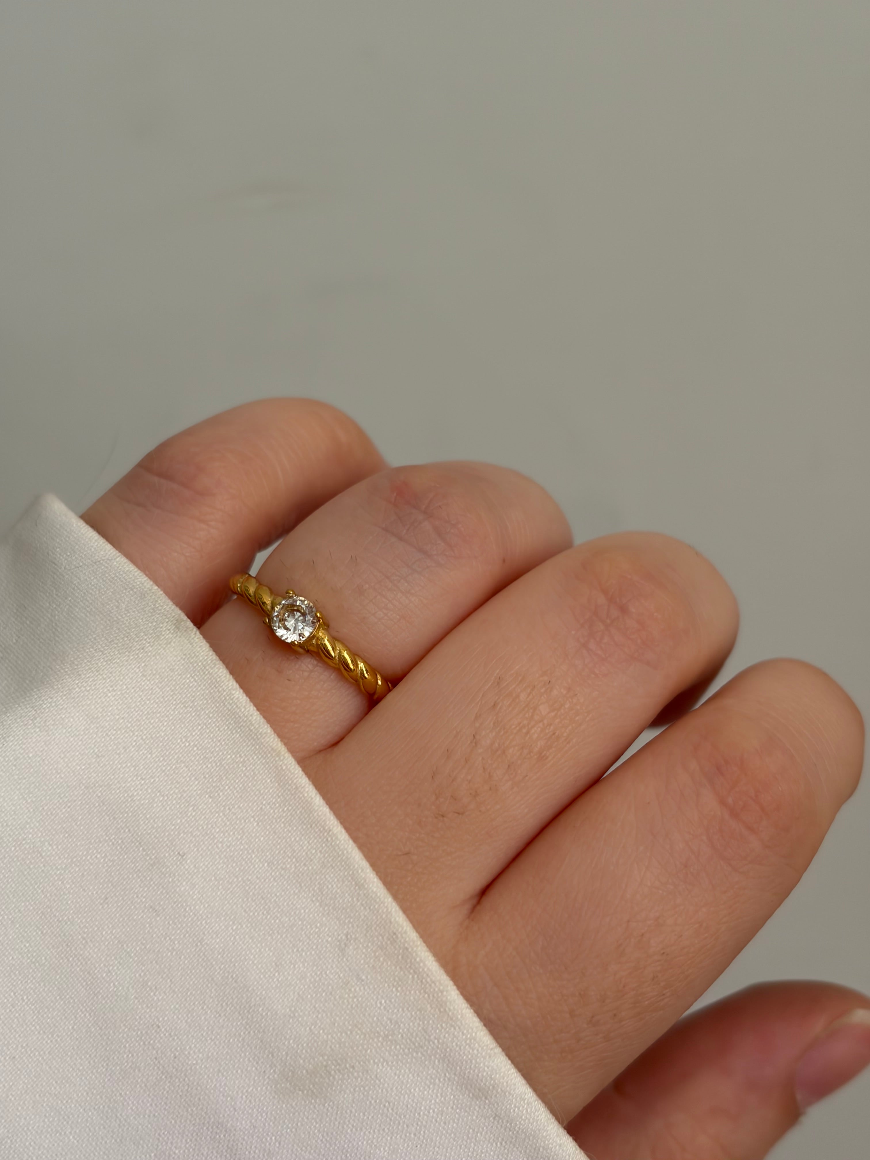 Amie ring