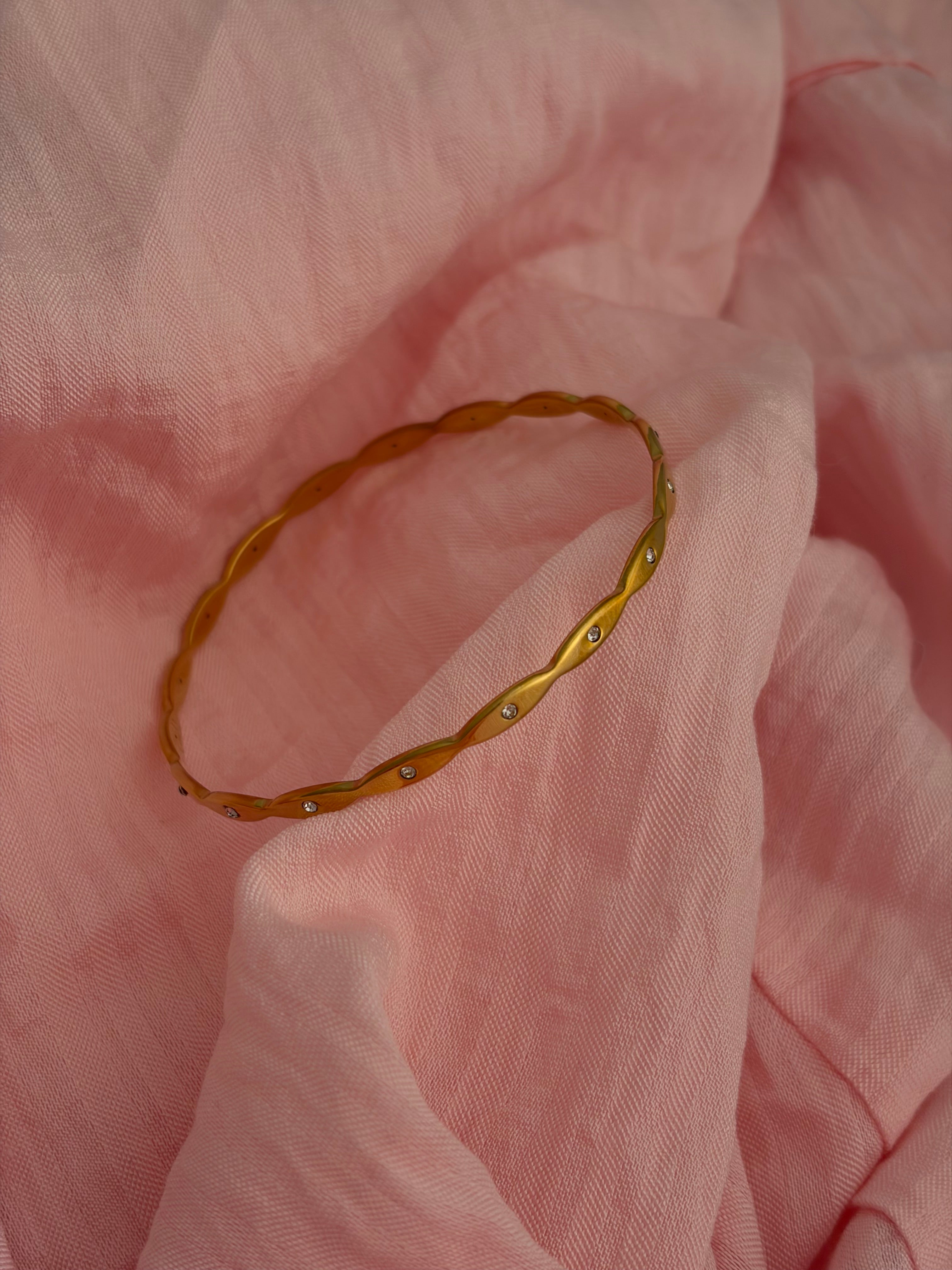 Sleek bangle (2.6)