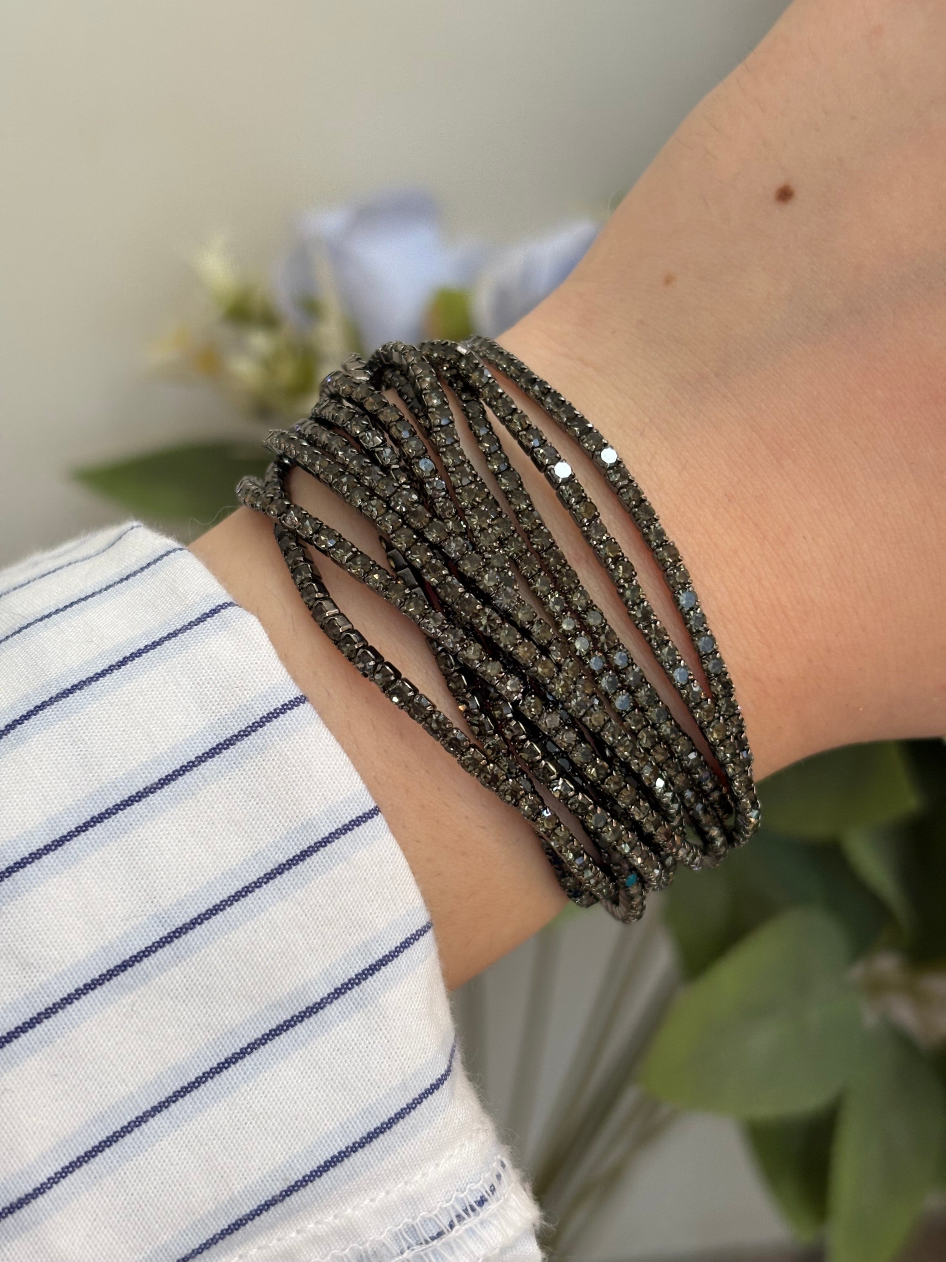 Full black stretchable bracelet