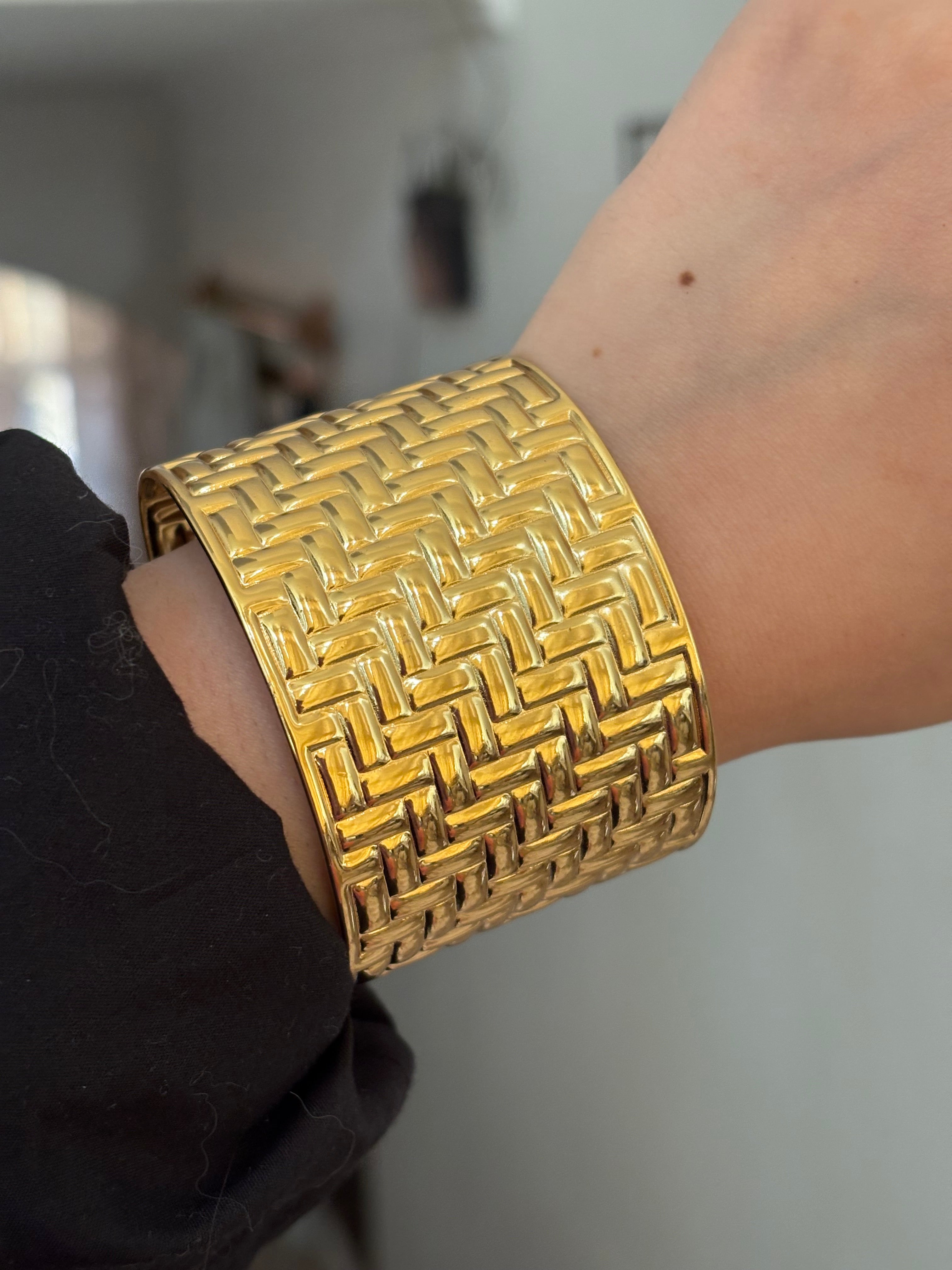 Armor cuff