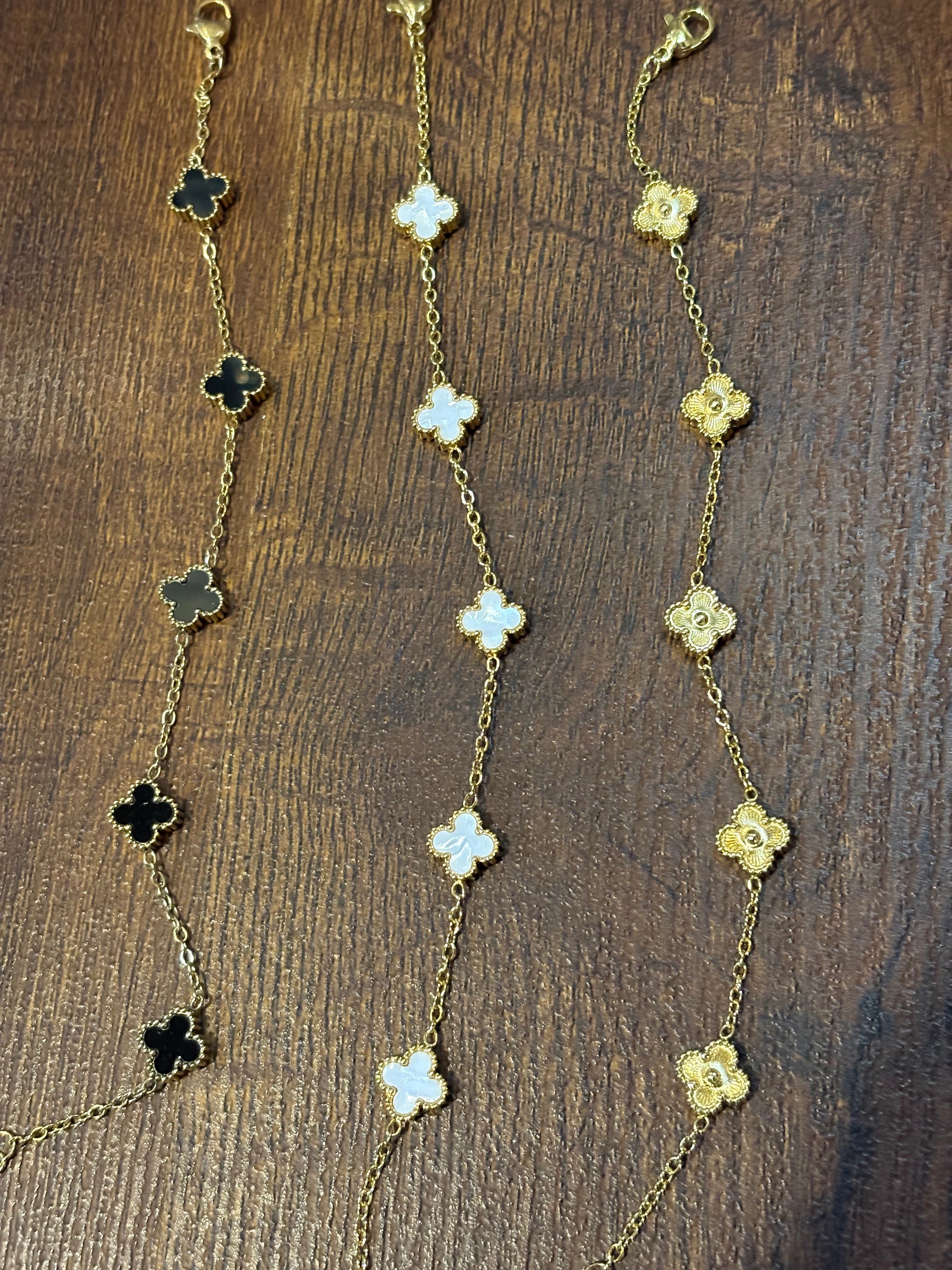 Mini clover bracelet