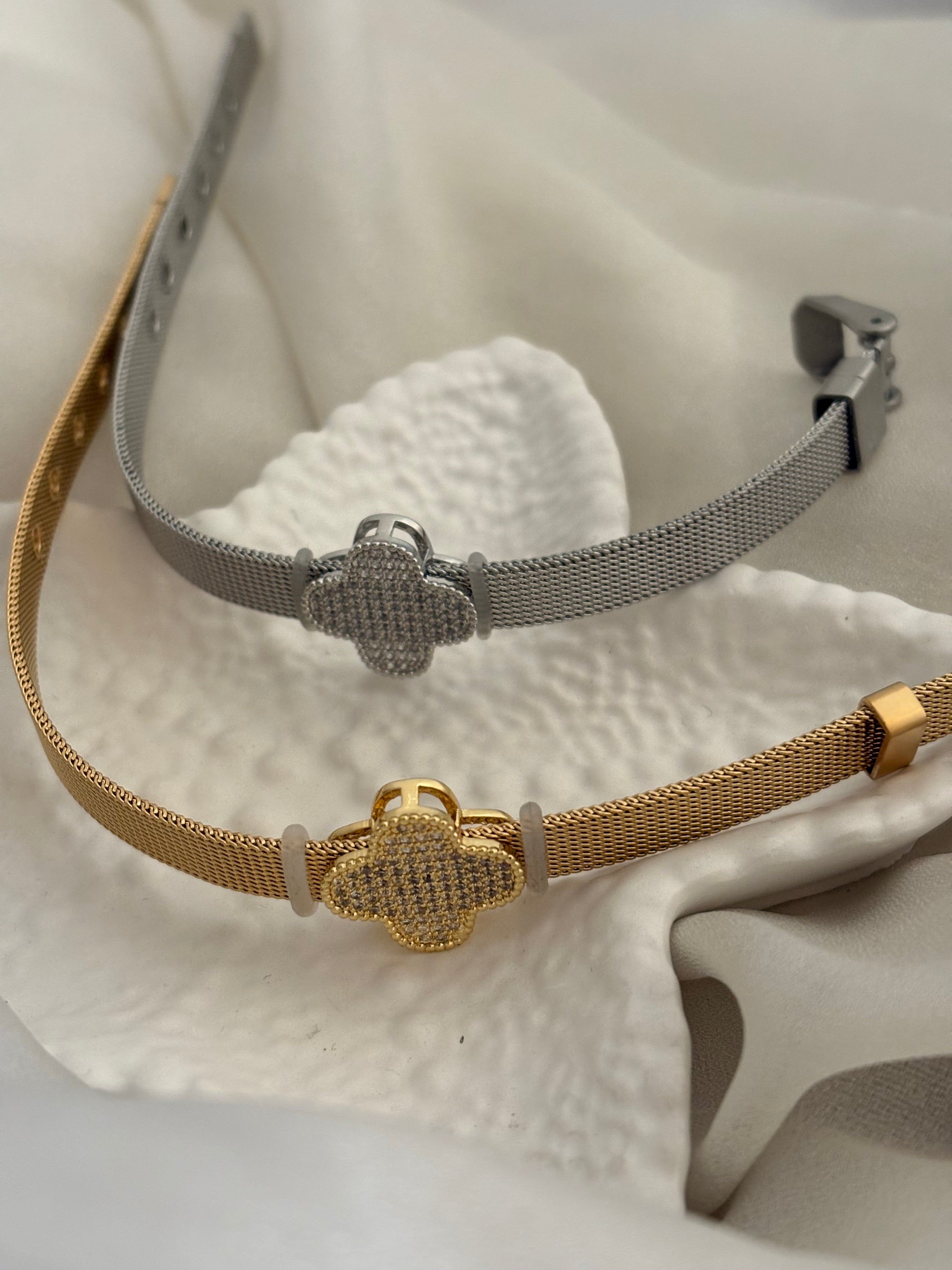 Clover strap bracelet