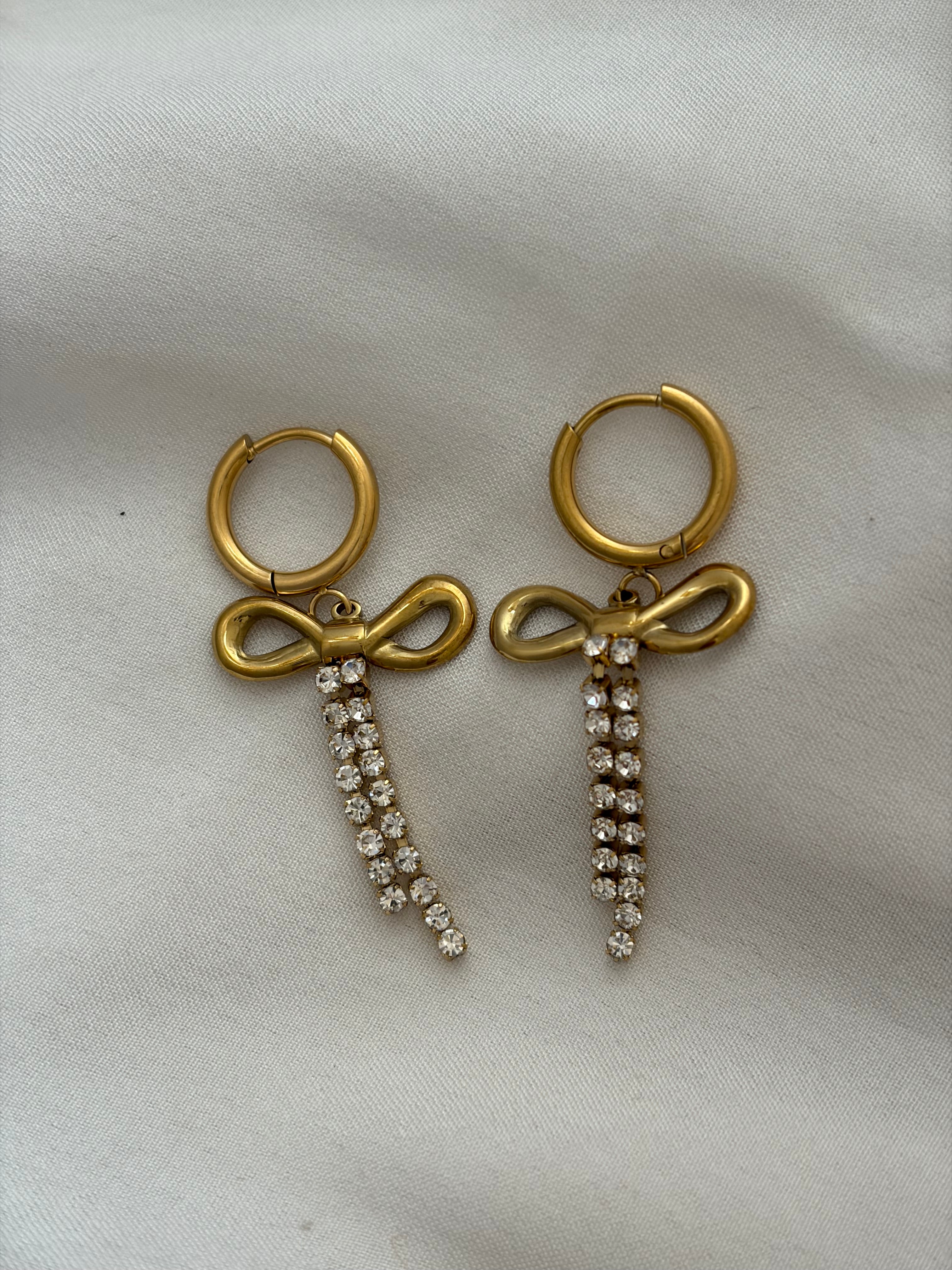 Bow earring