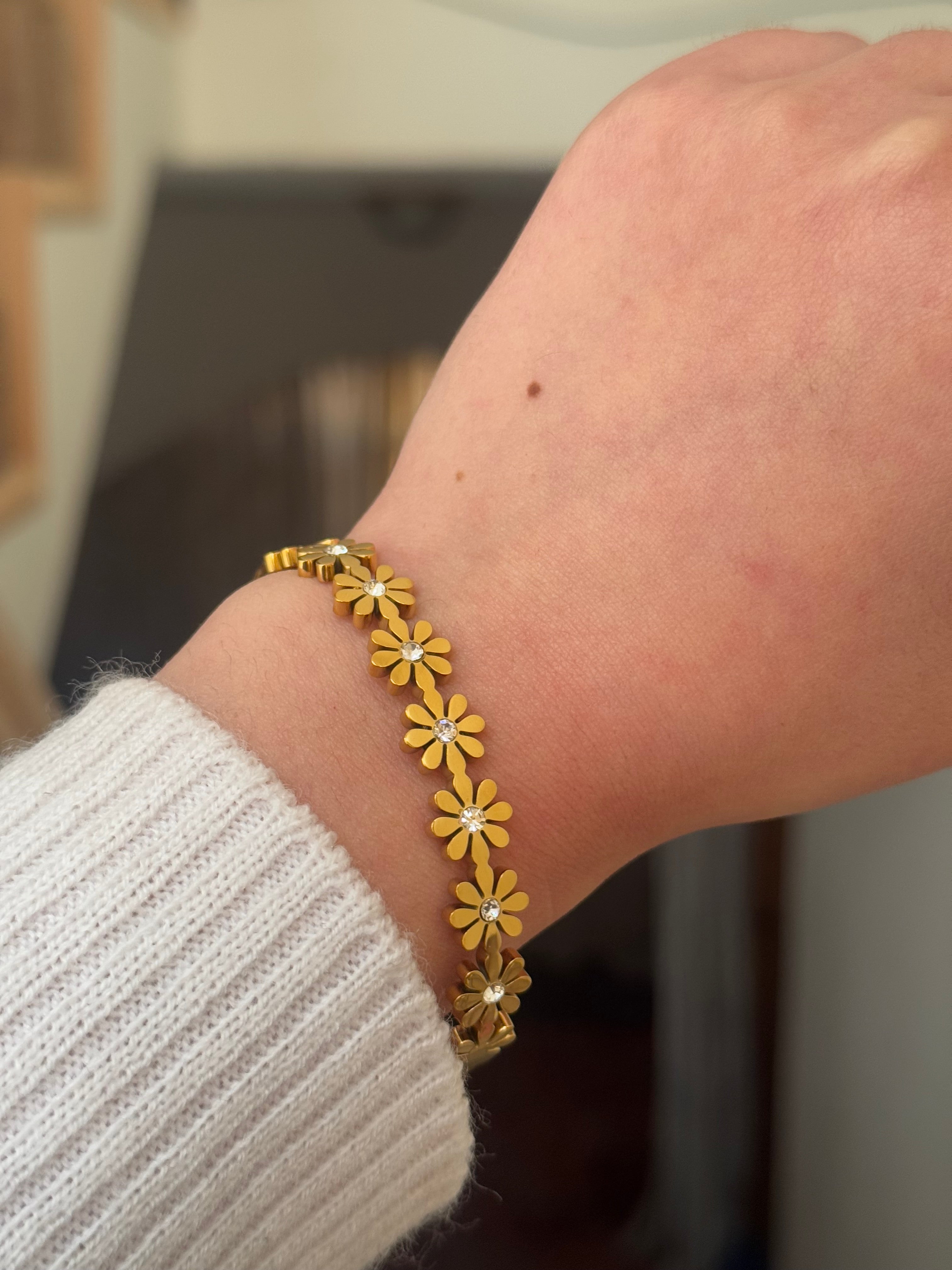 Daisy bracelet