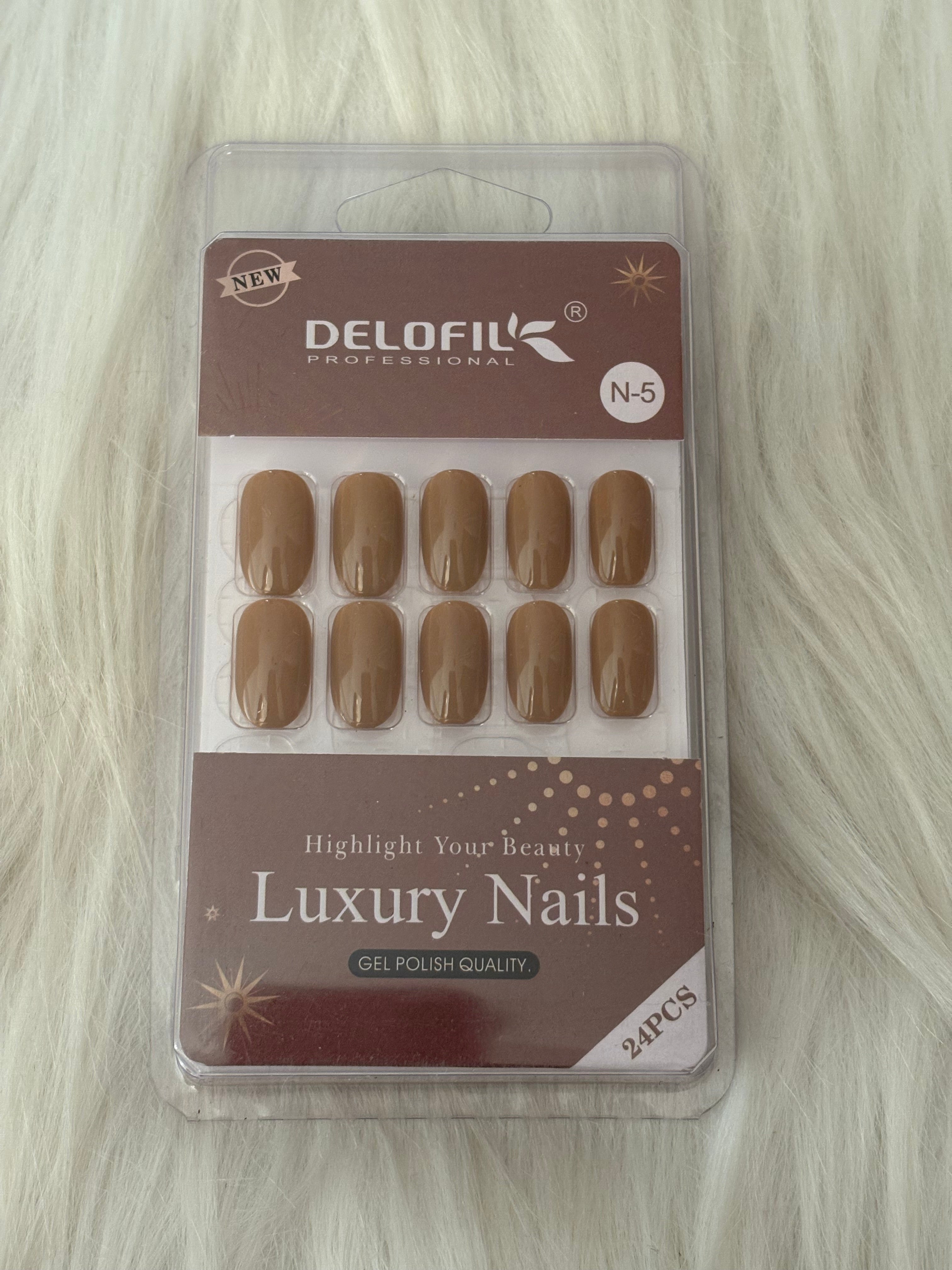 Everyday luxe nails