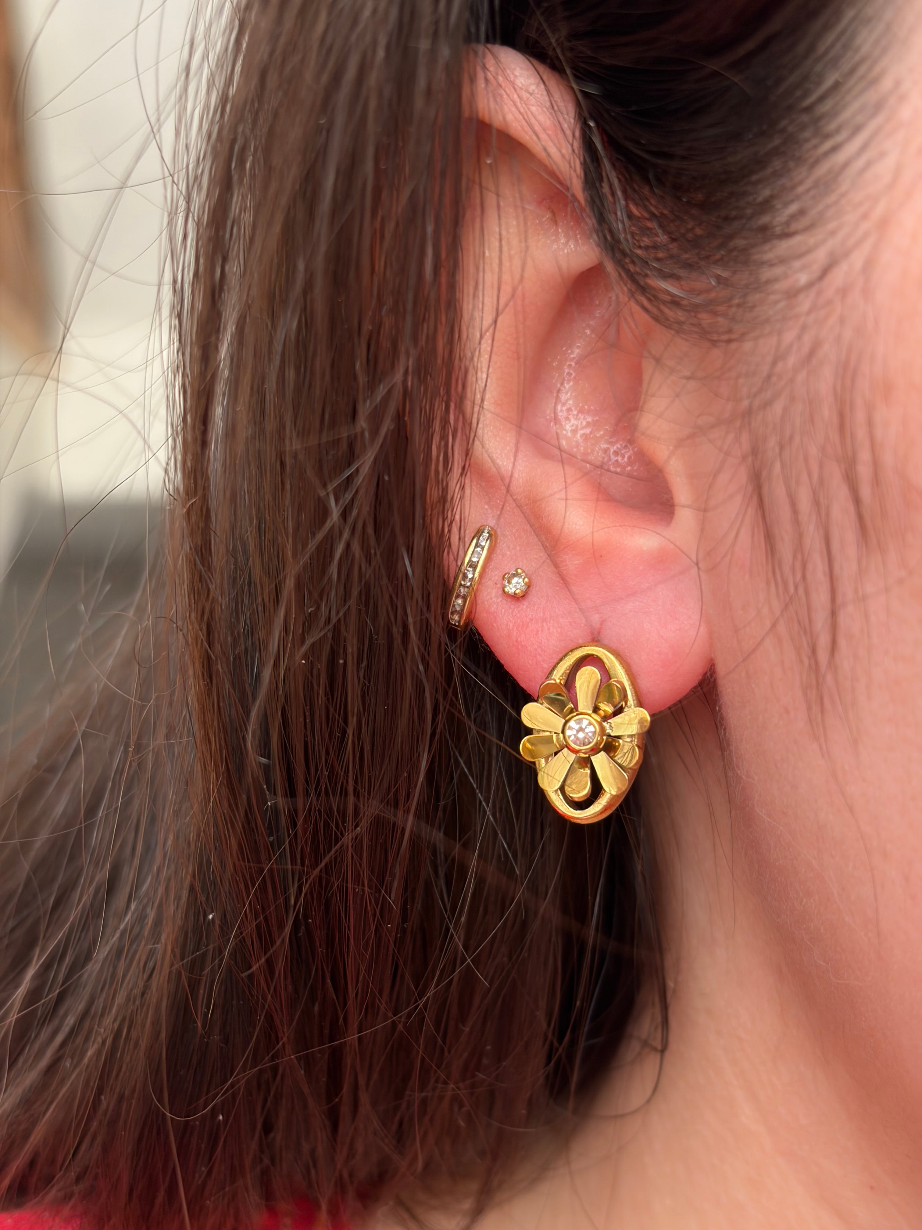 Flower studs