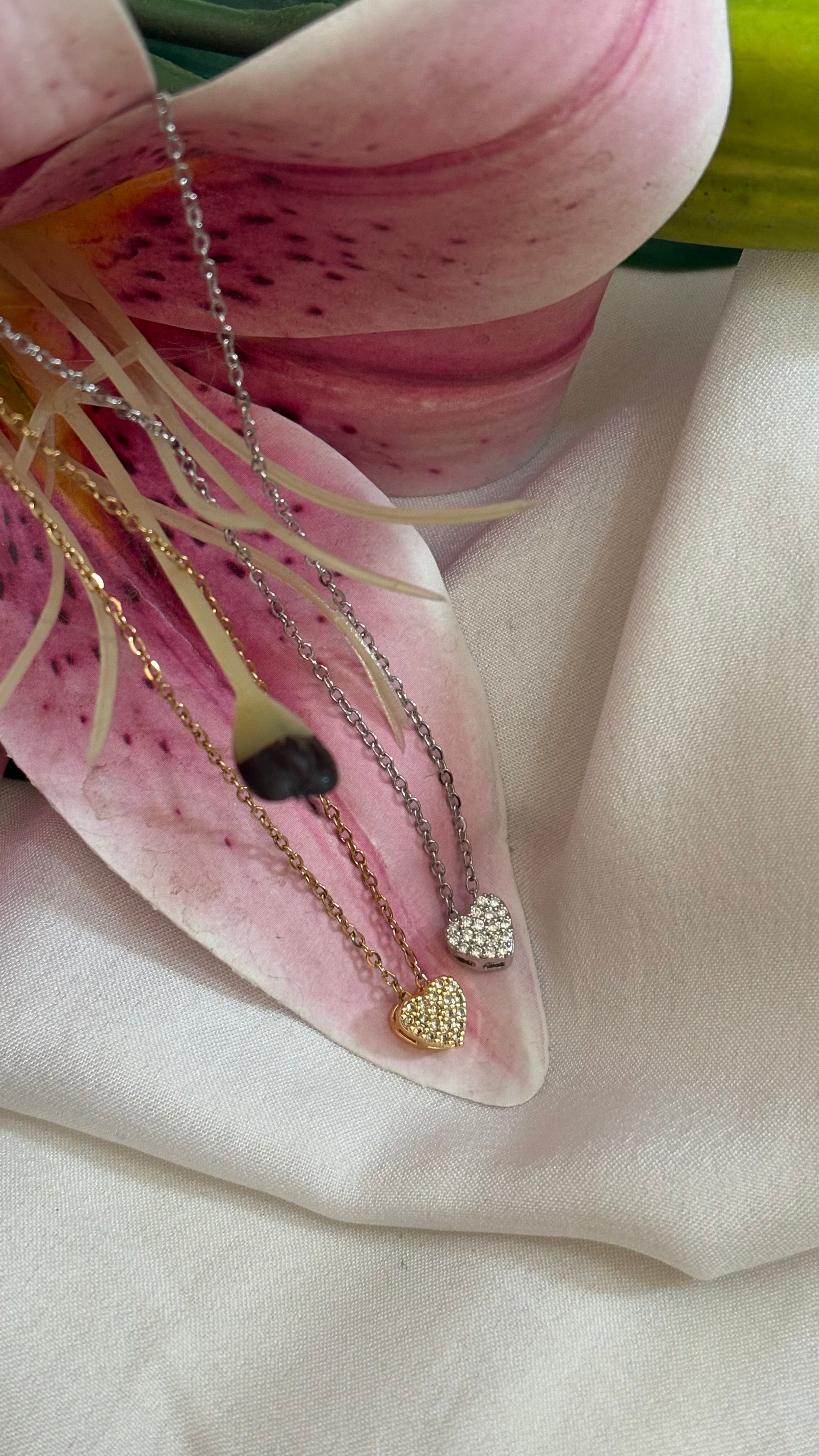 Minimal heart necklace