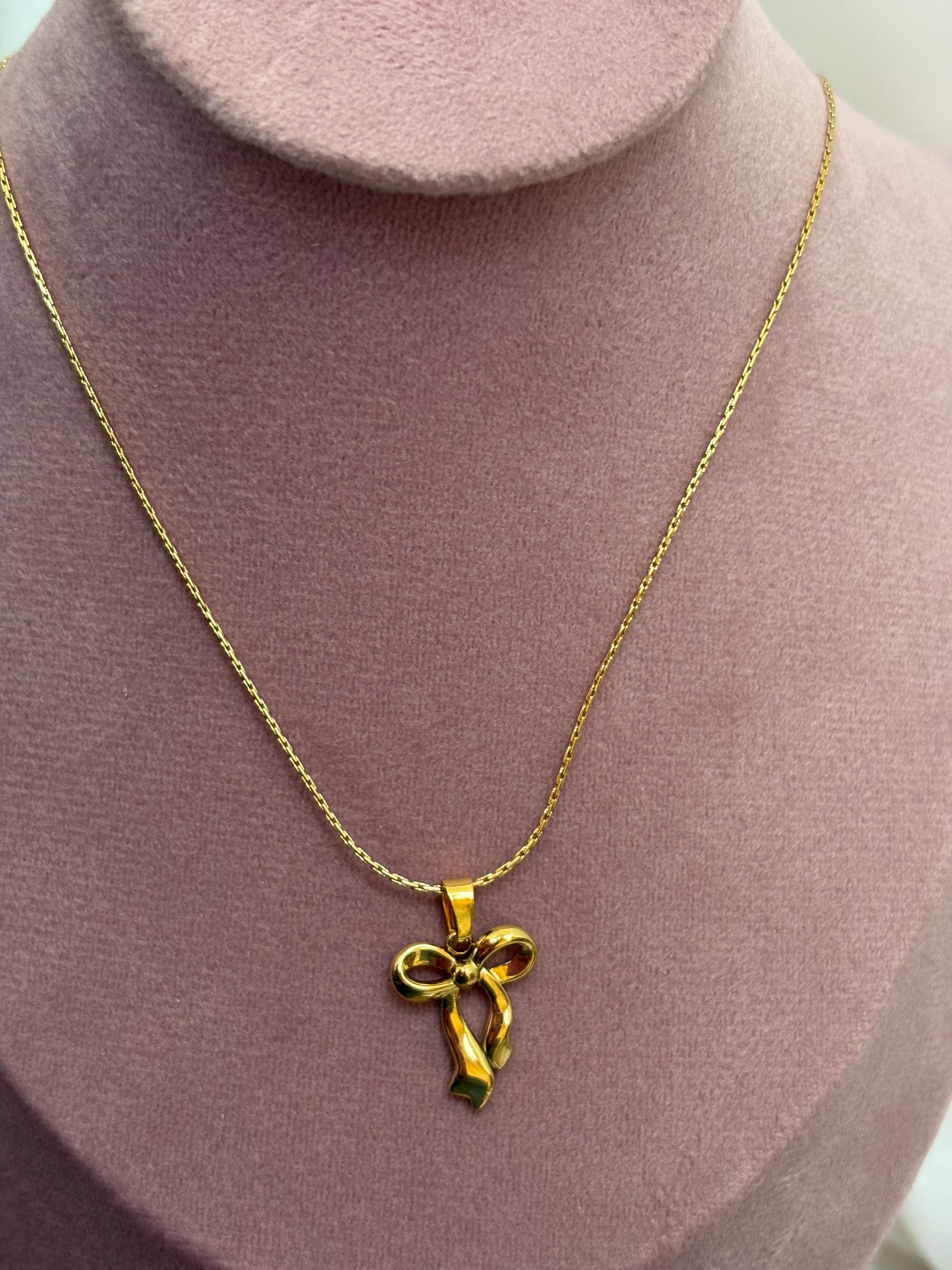 Bow necklace